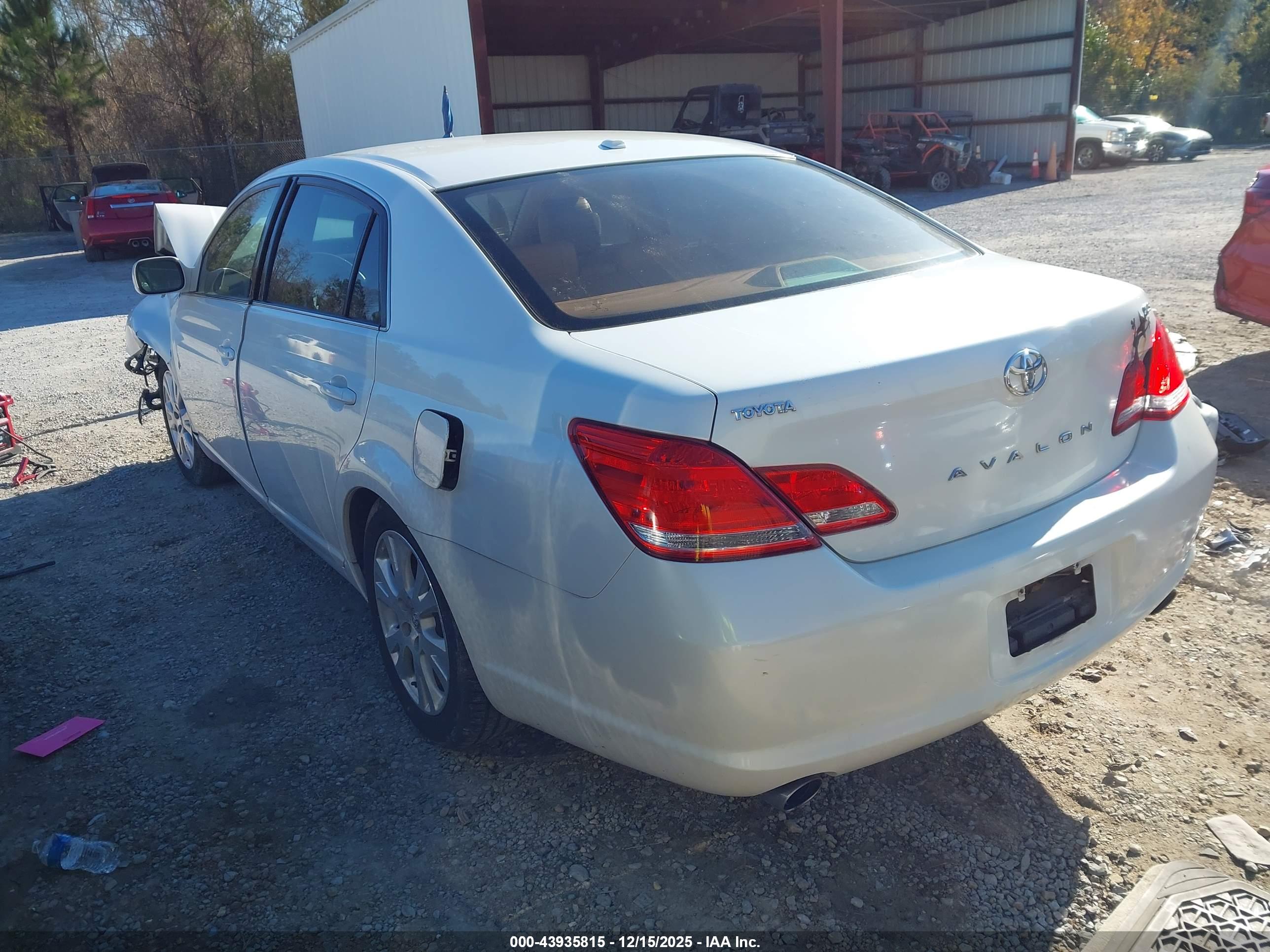 TOYOTA AVALON image 3