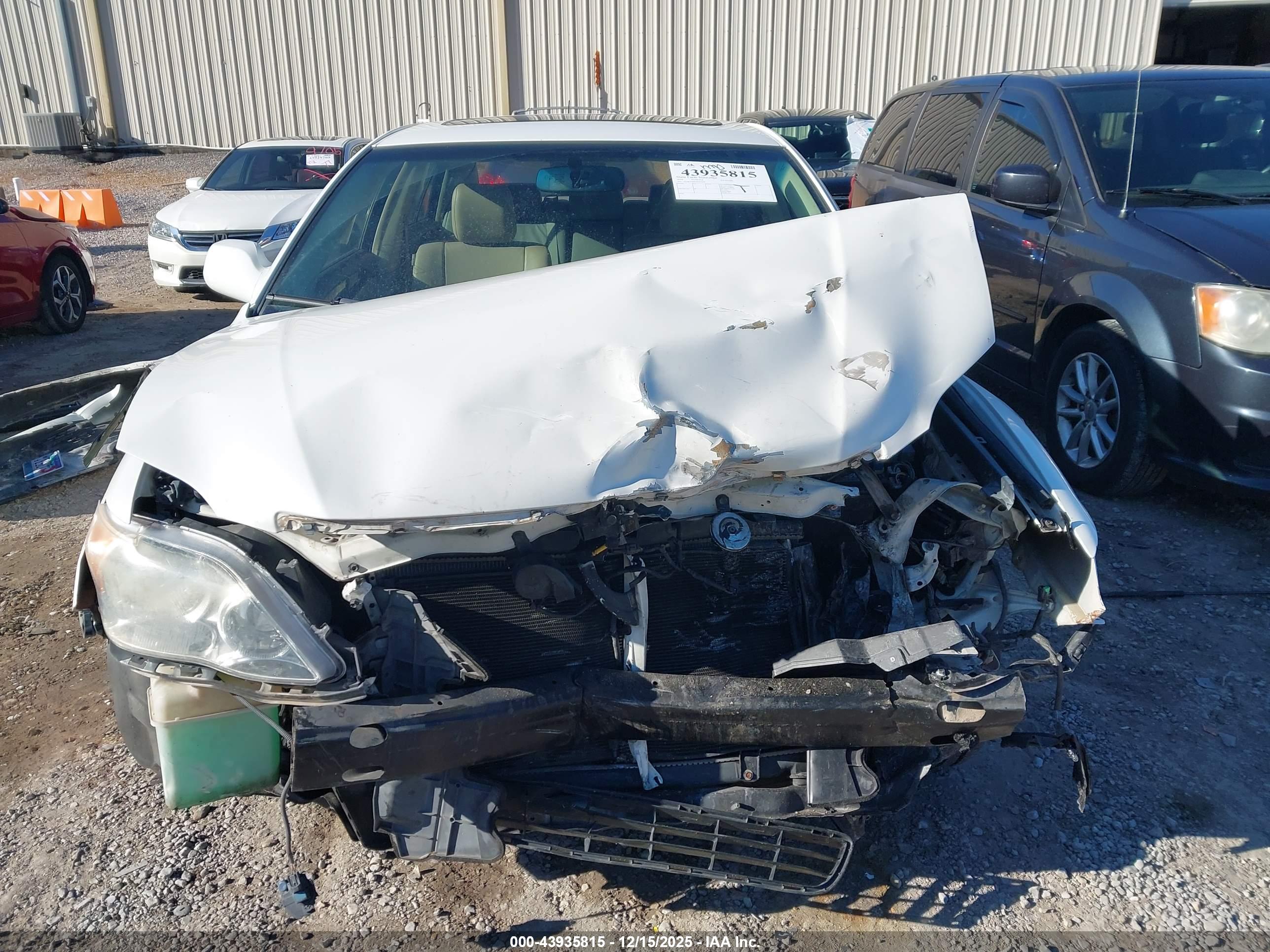 TOYOTA AVALON image 6