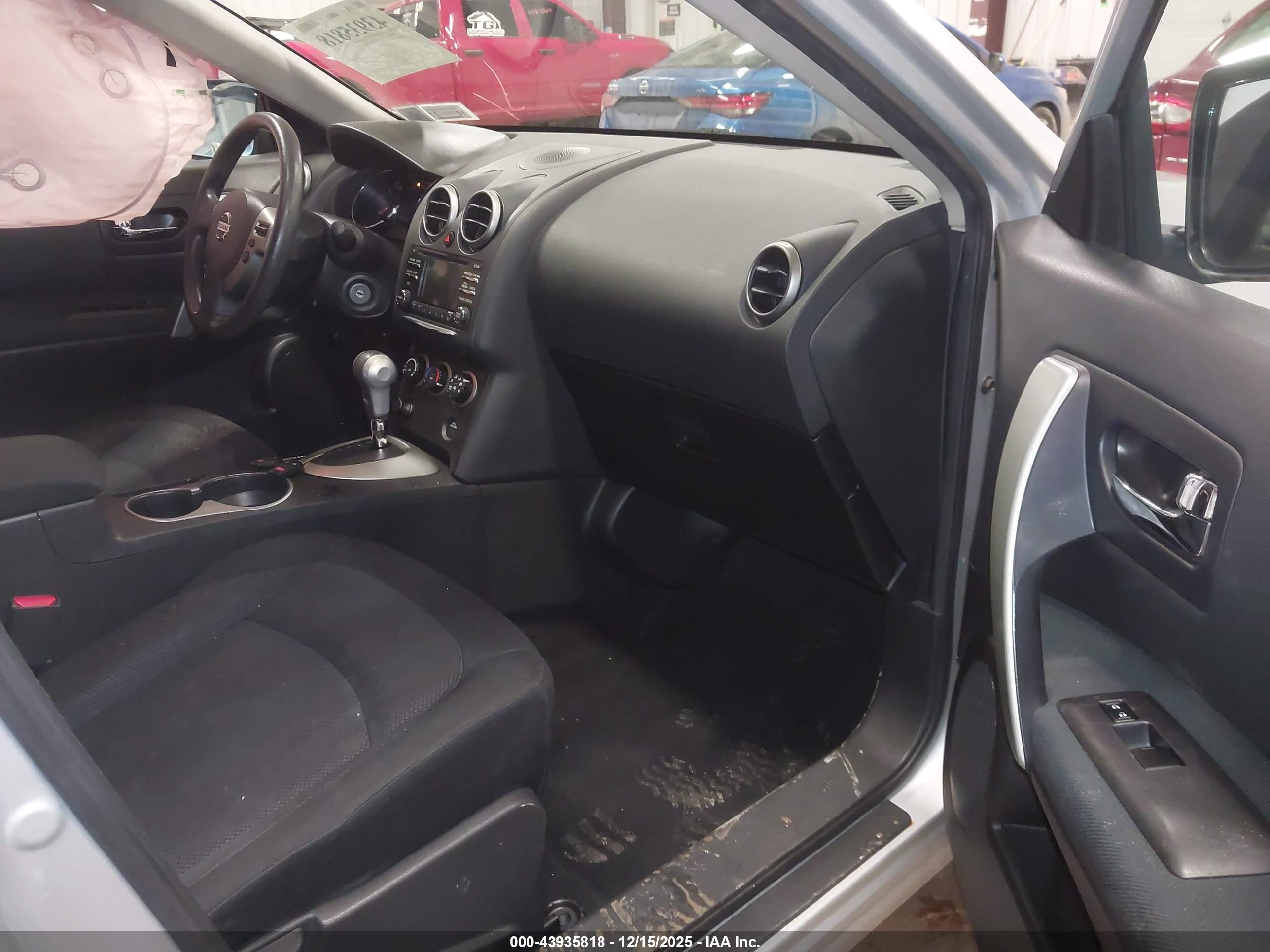 NISSAN ROGUE image 5
