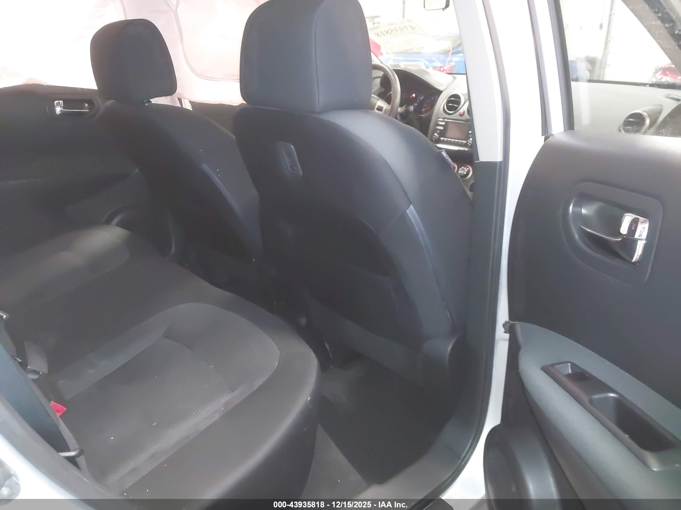 NISSAN ROGUE image 8