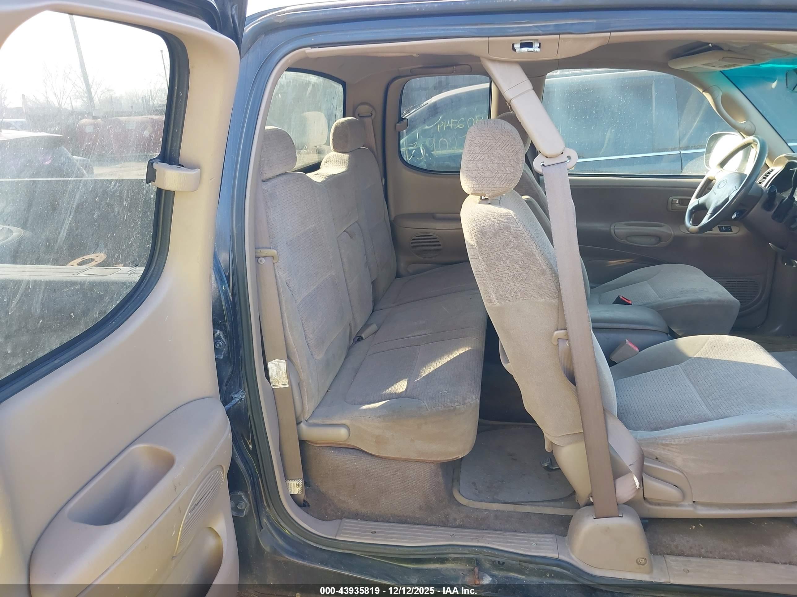 TOYOTA TUNDRA image 8