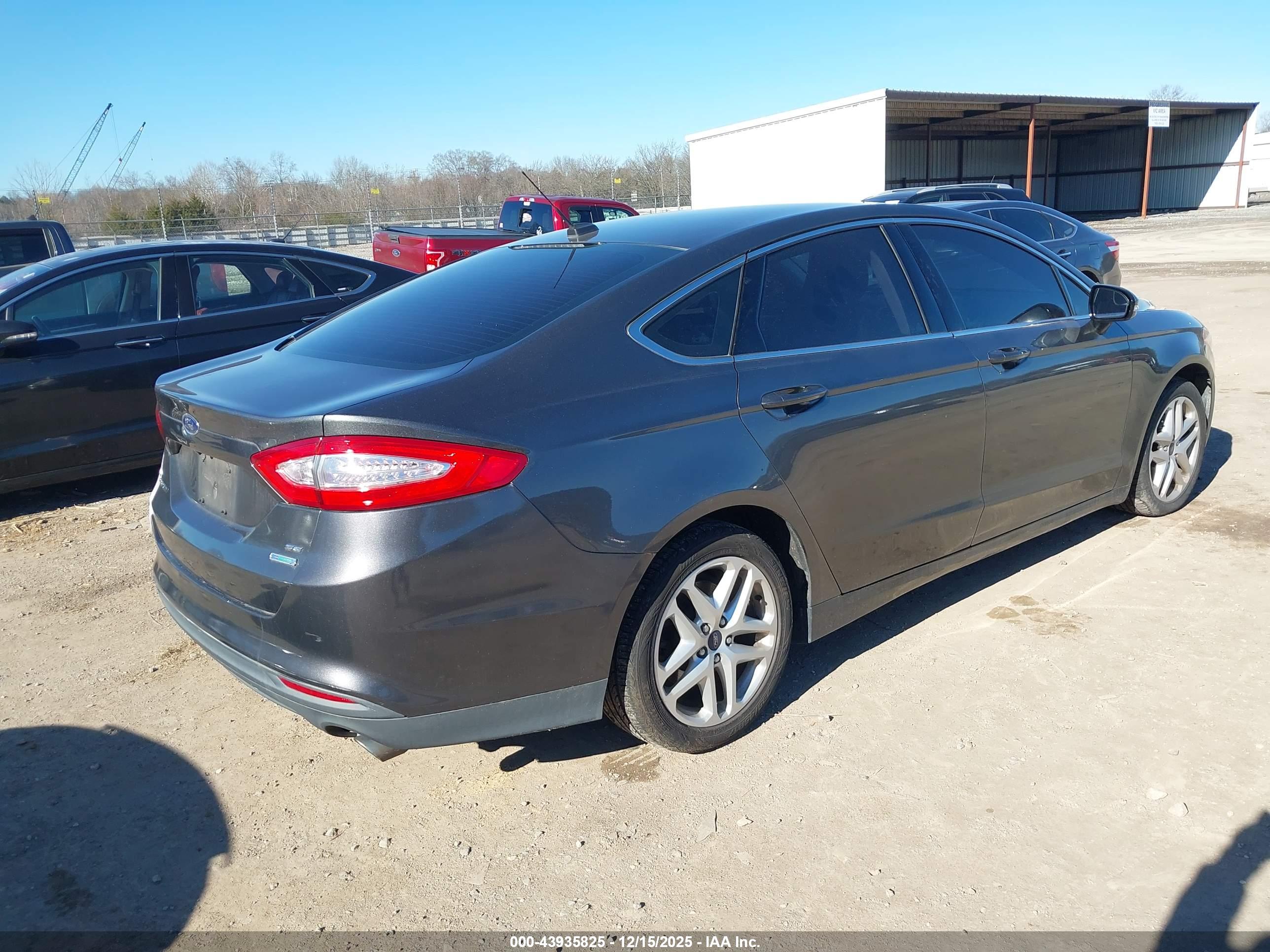FORD FUSION image 4