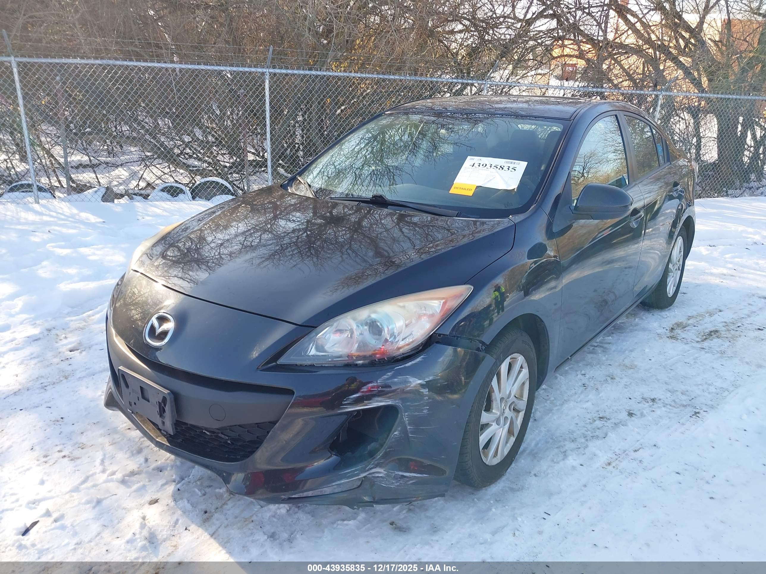 MAZDA MAZDA3 image 2