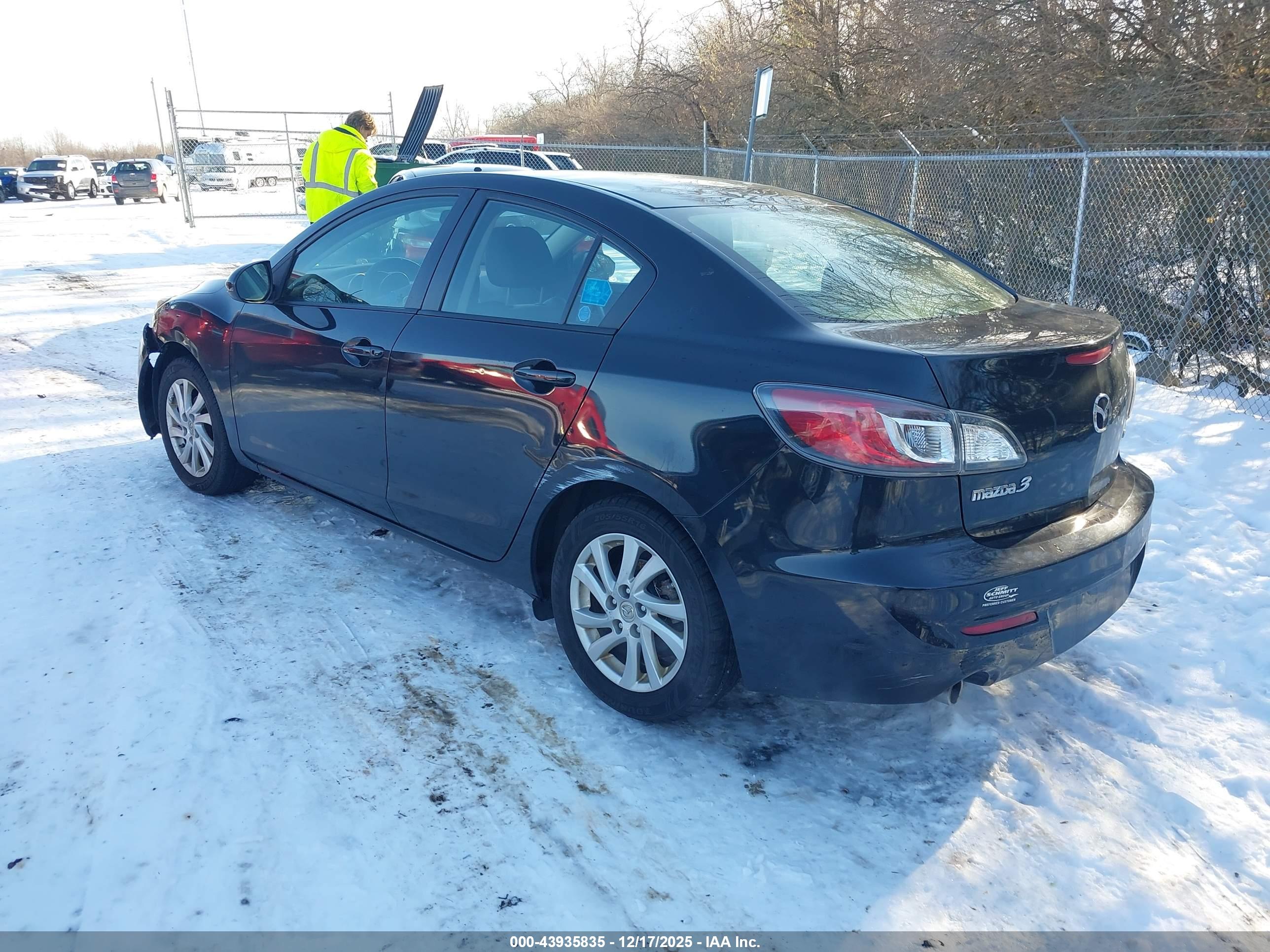 MAZDA MAZDA3 image 3