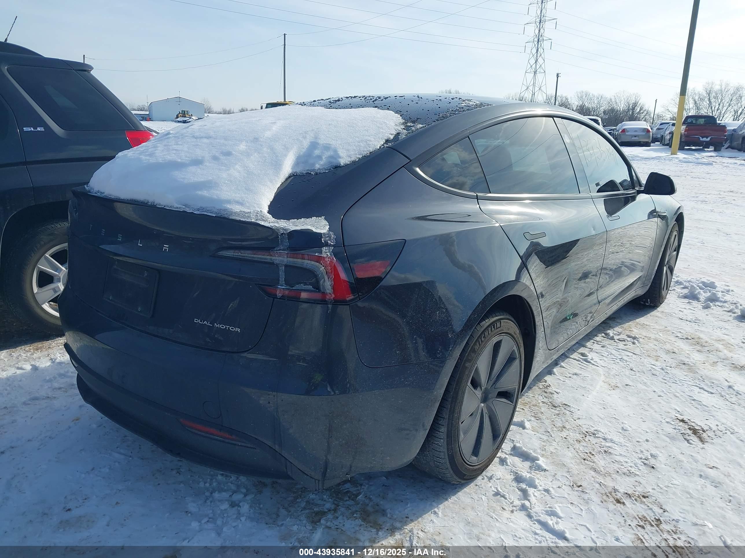 TESLA MODEL image 4