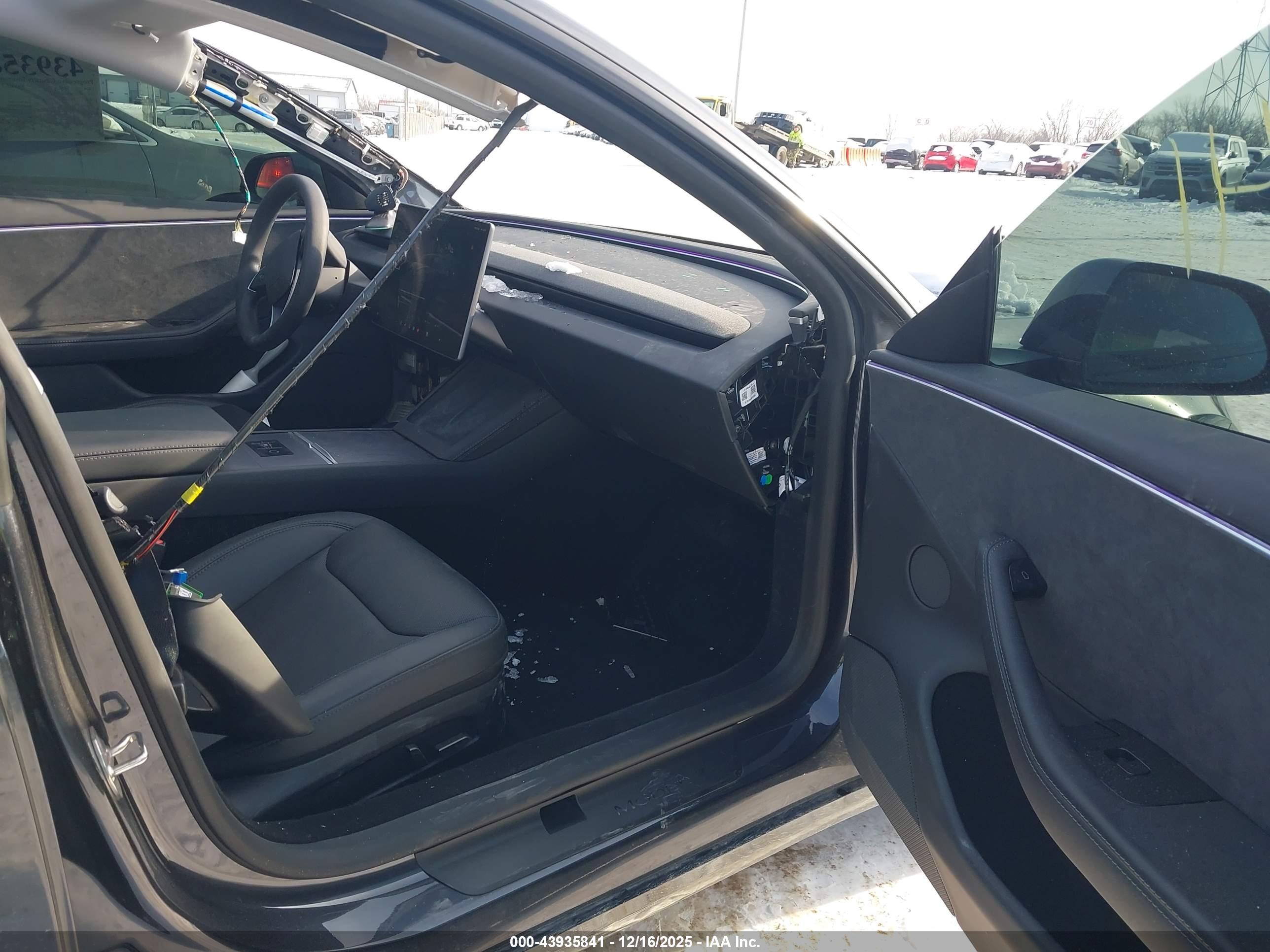 TESLA MODEL image 5