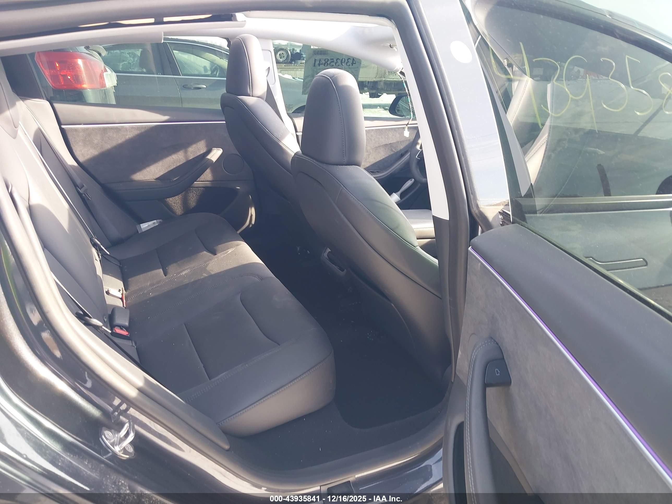 TESLA MODEL image 8