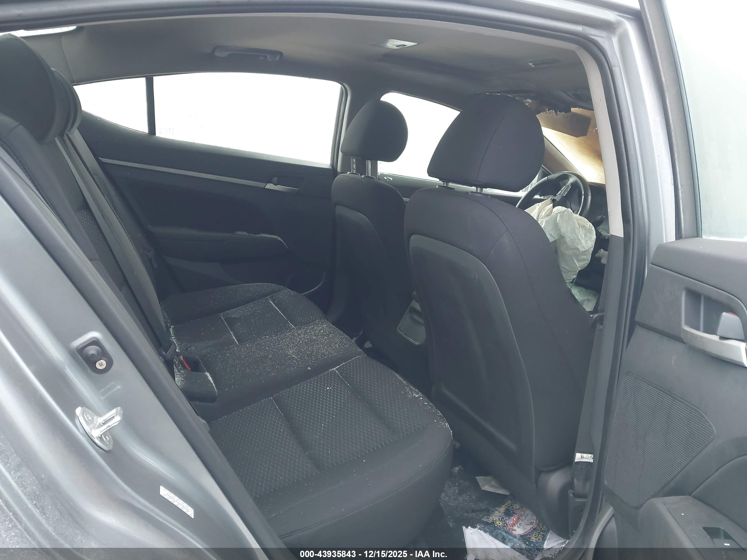 HYUNDAI ELANTRA image 8