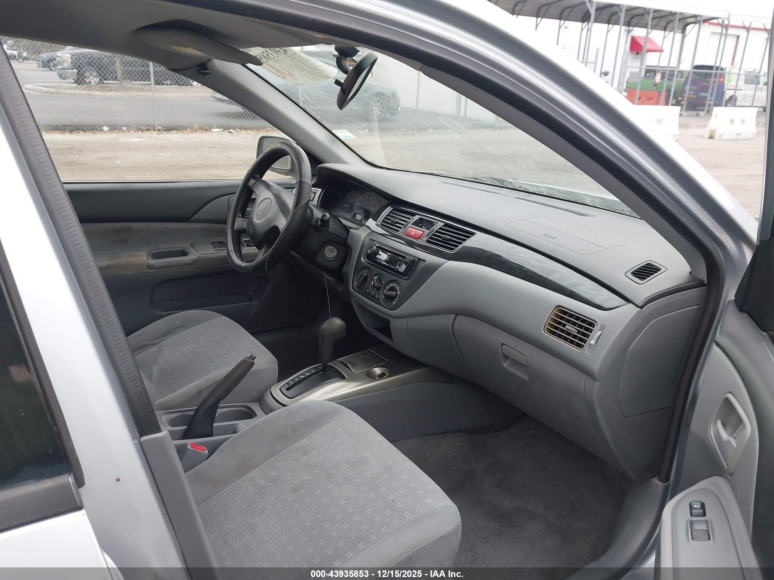 MITSUBISHI LANCER image 5