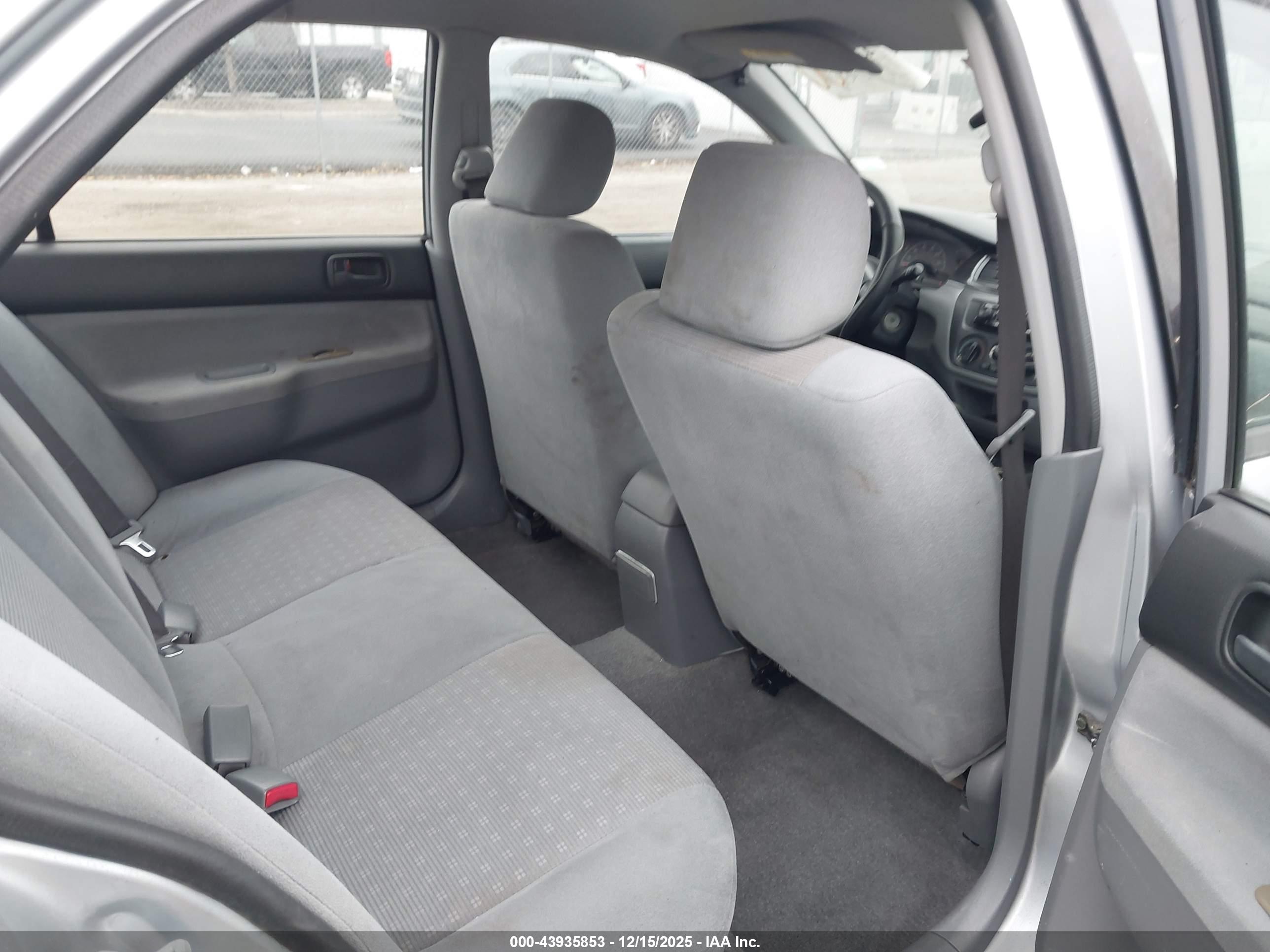 MITSUBISHI LANCER image 8