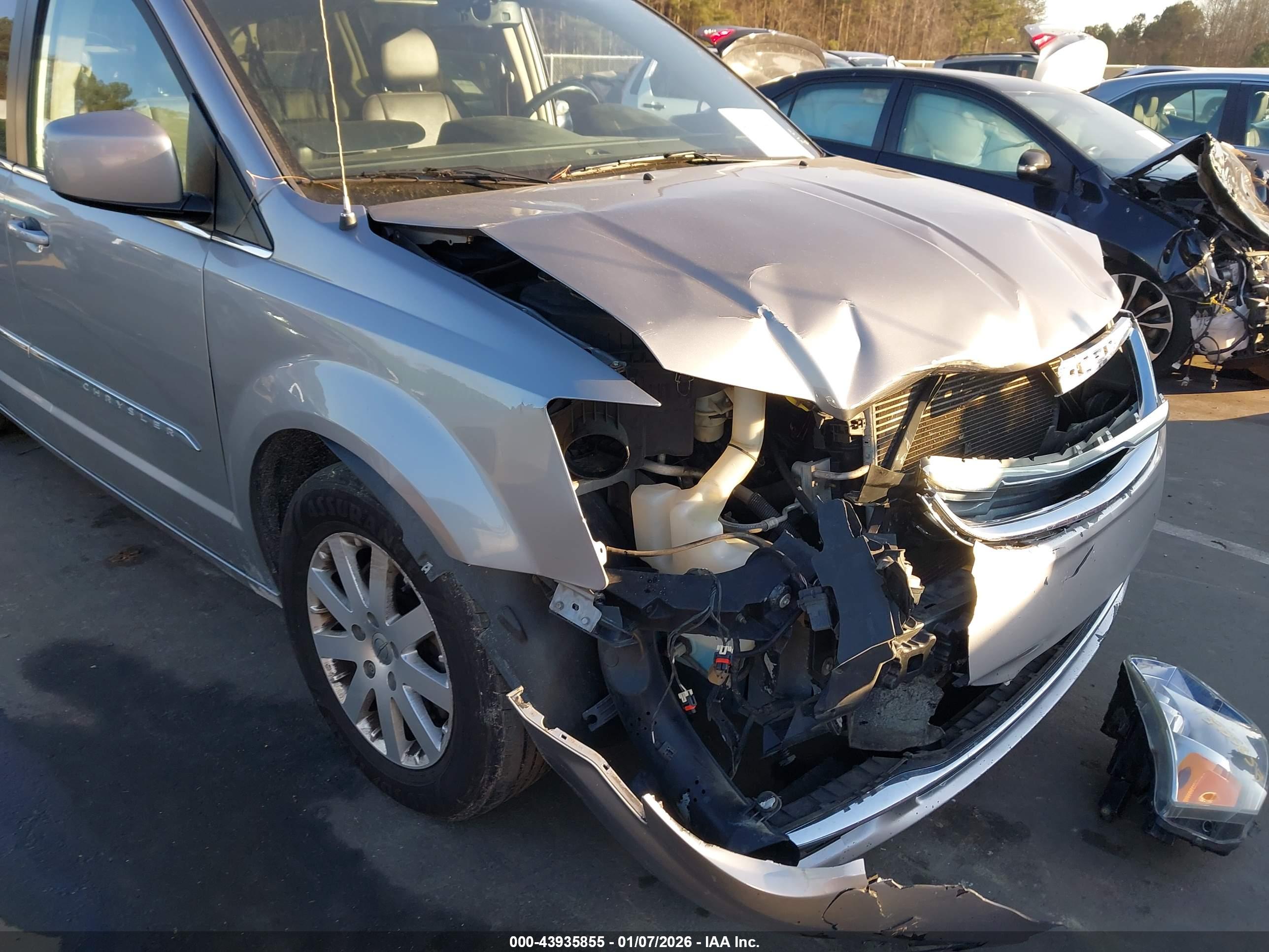 CHRYSLER TOWN image 6