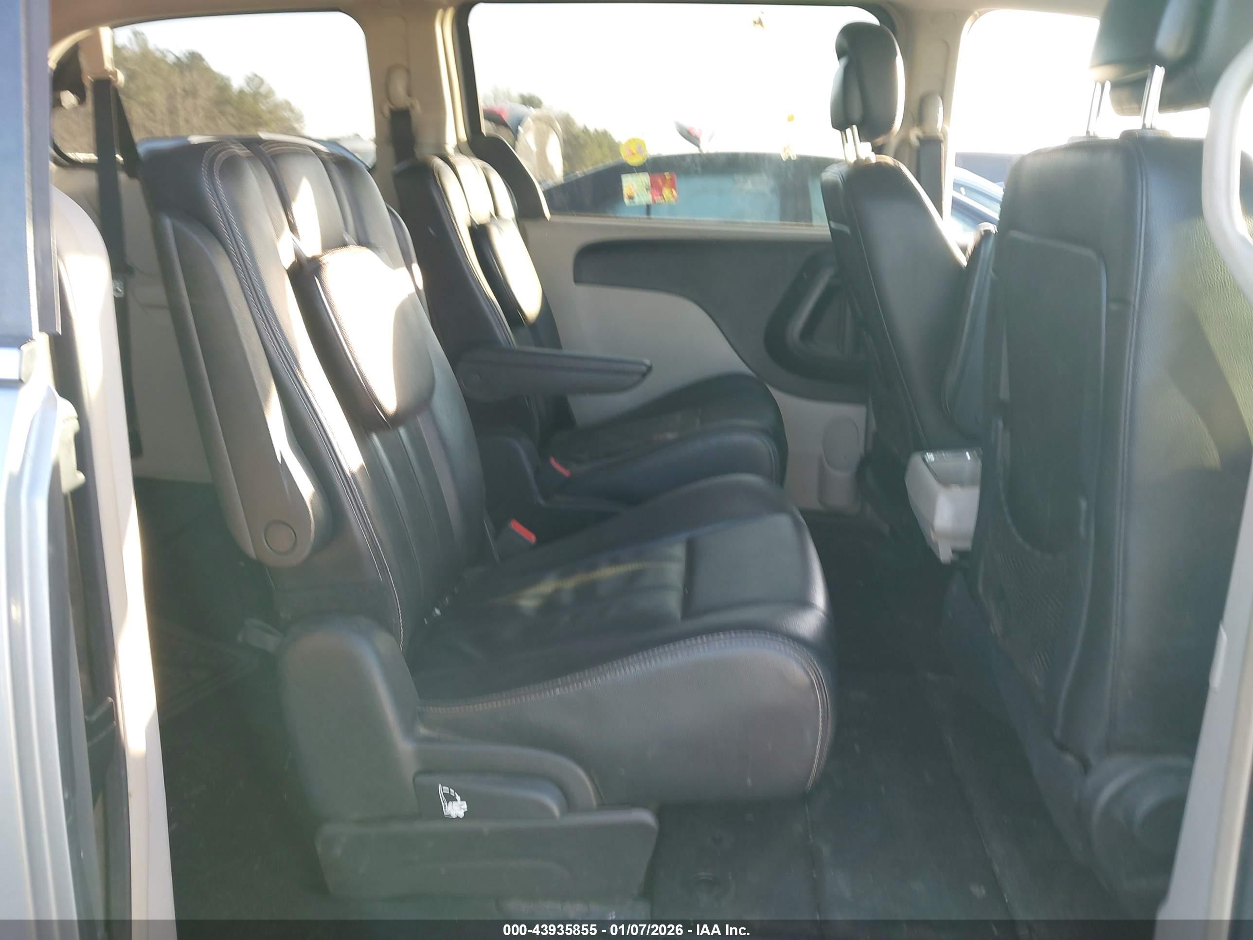 CHRYSLER TOWN image 8