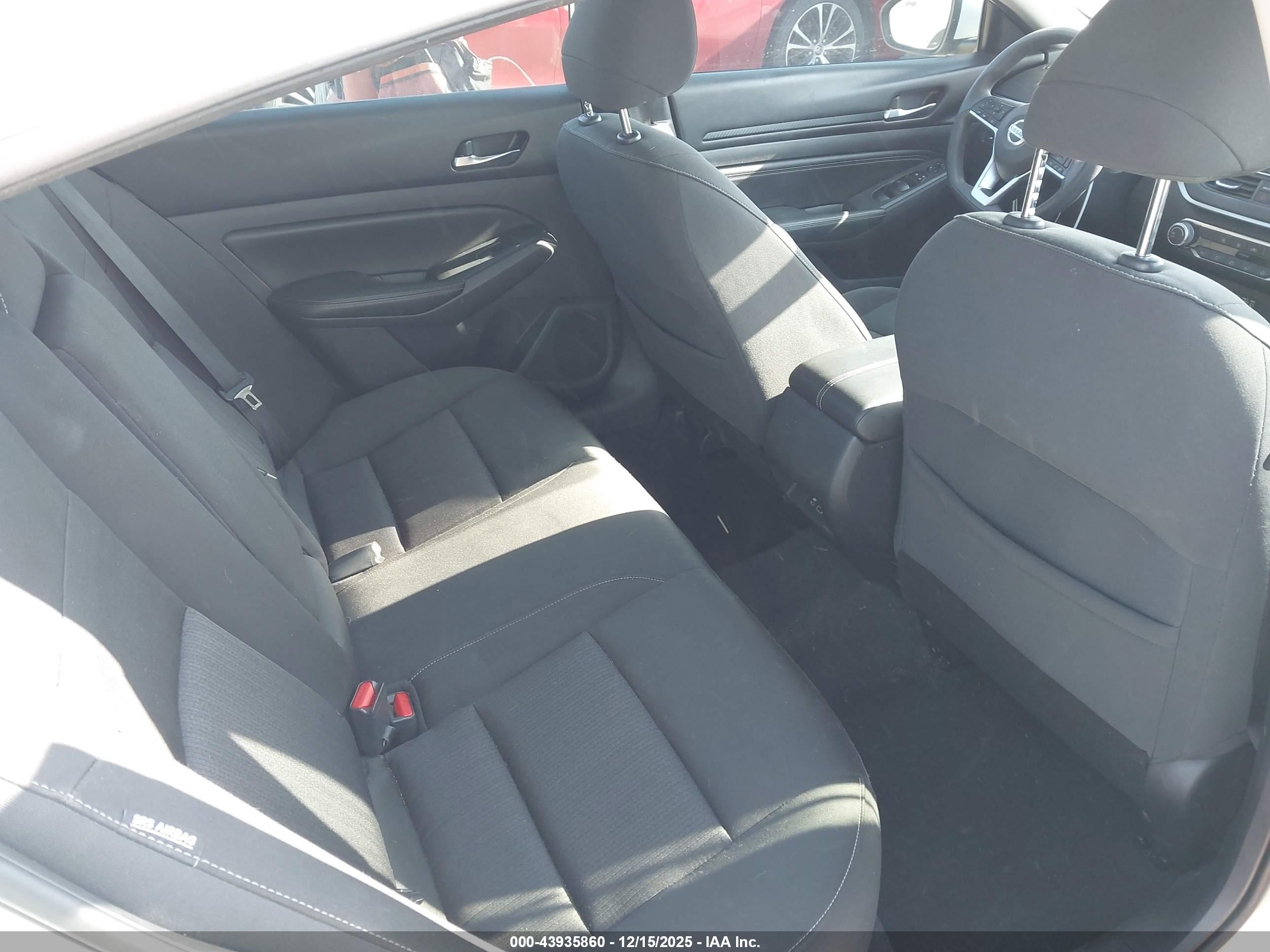 NISSAN ALTIMA image 8