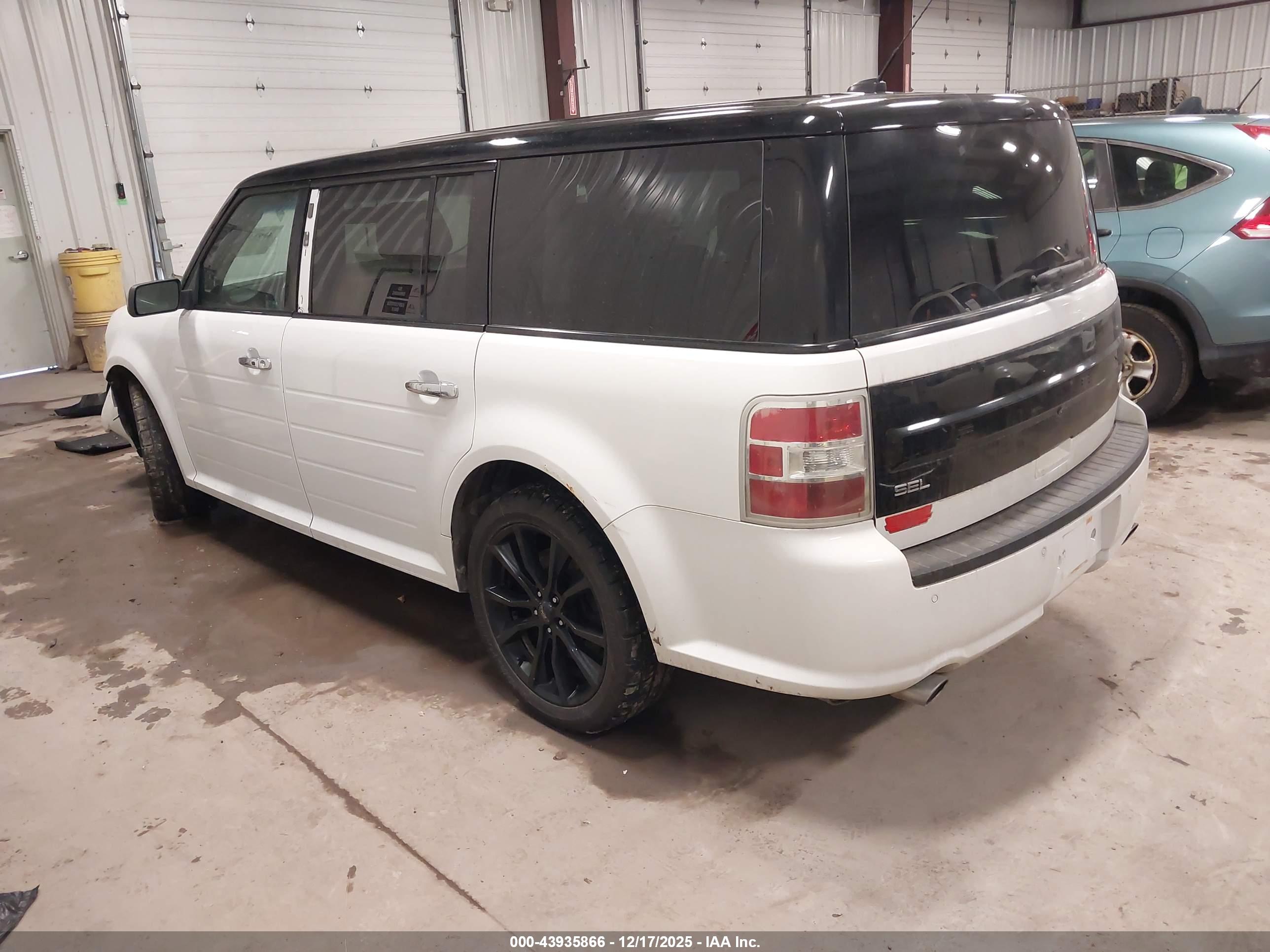 FORD FLEX image 3