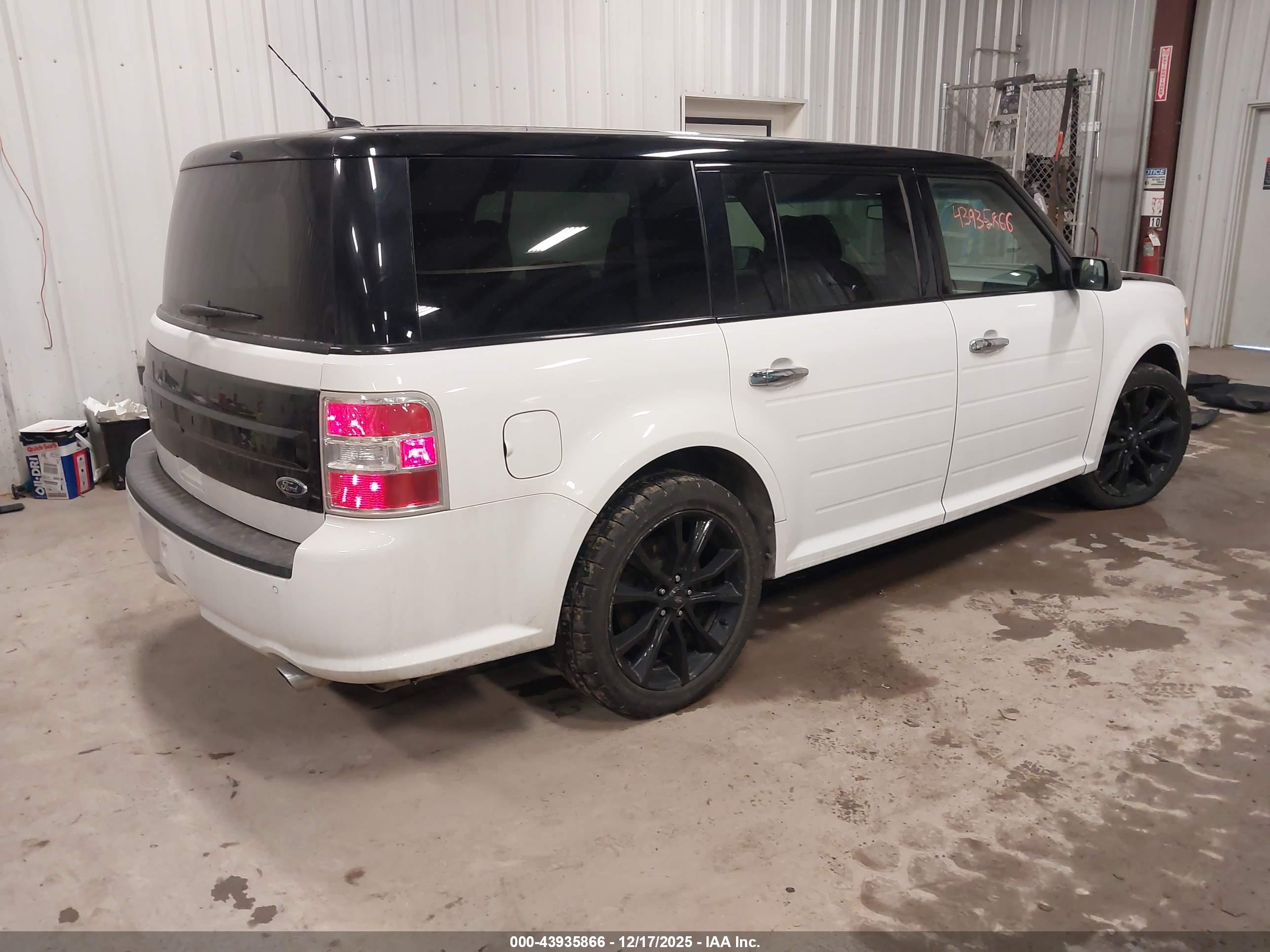 FORD FLEX image 4