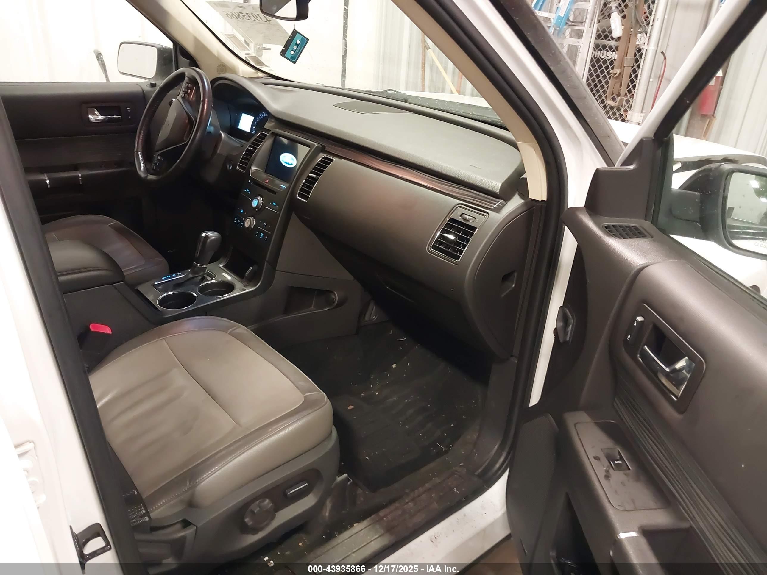 FORD FLEX image 5