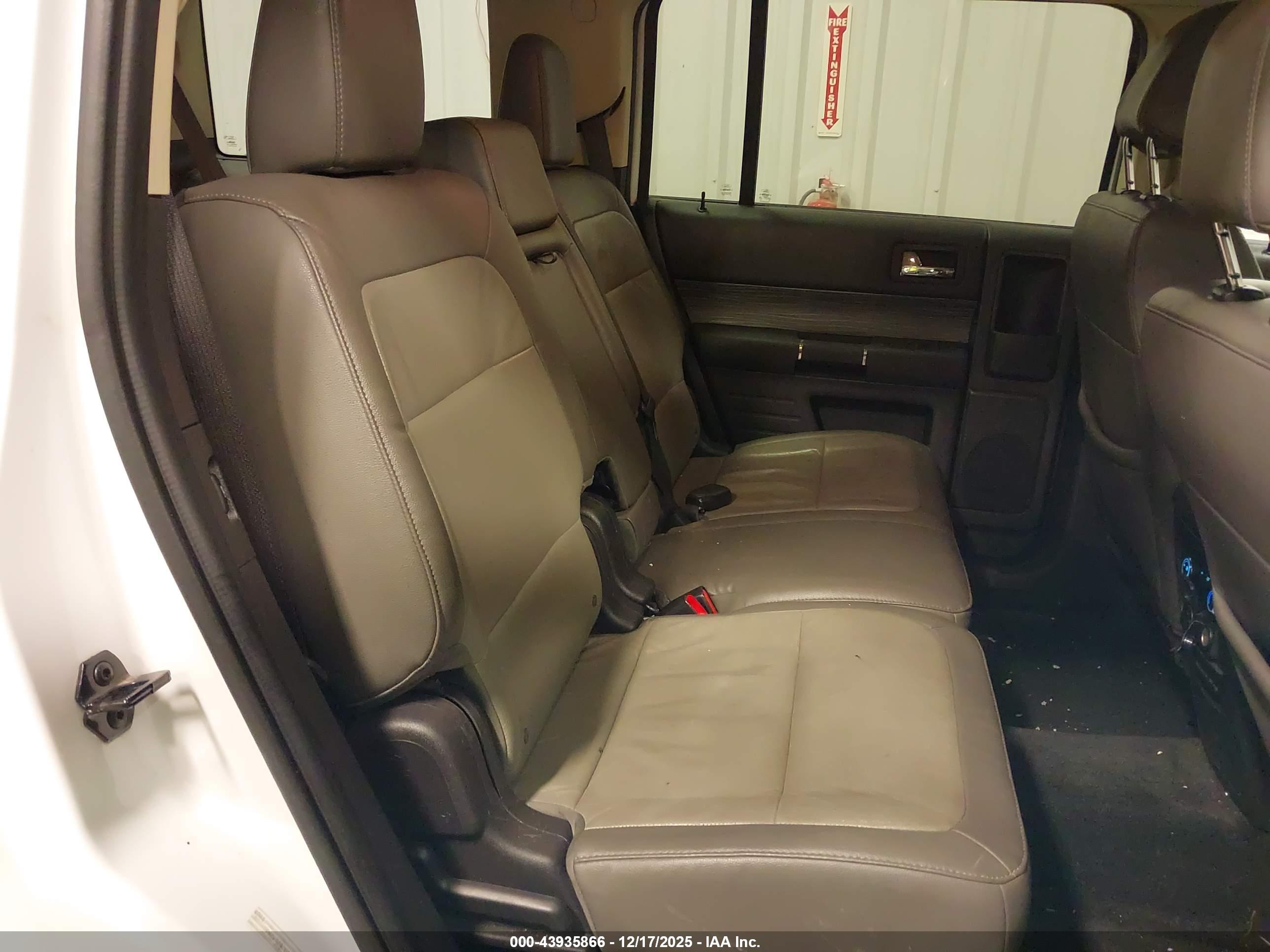 FORD FLEX image 8
