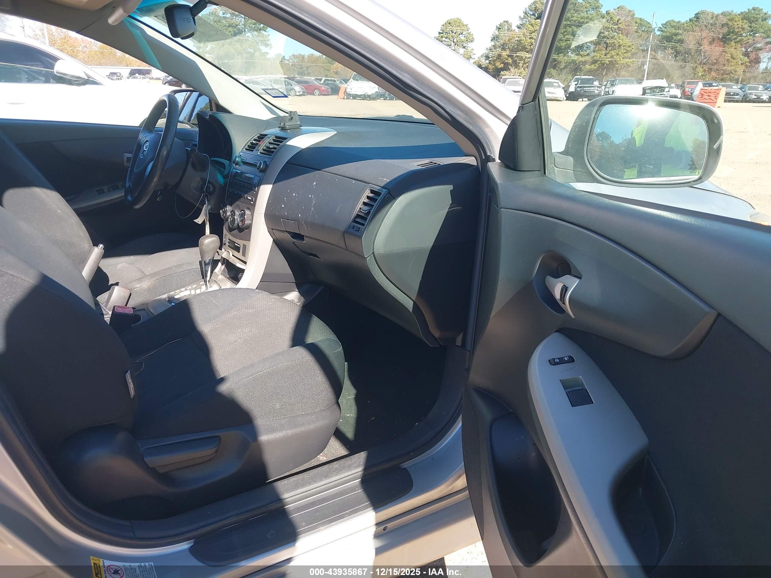 TOYOTA COROLLA image 5