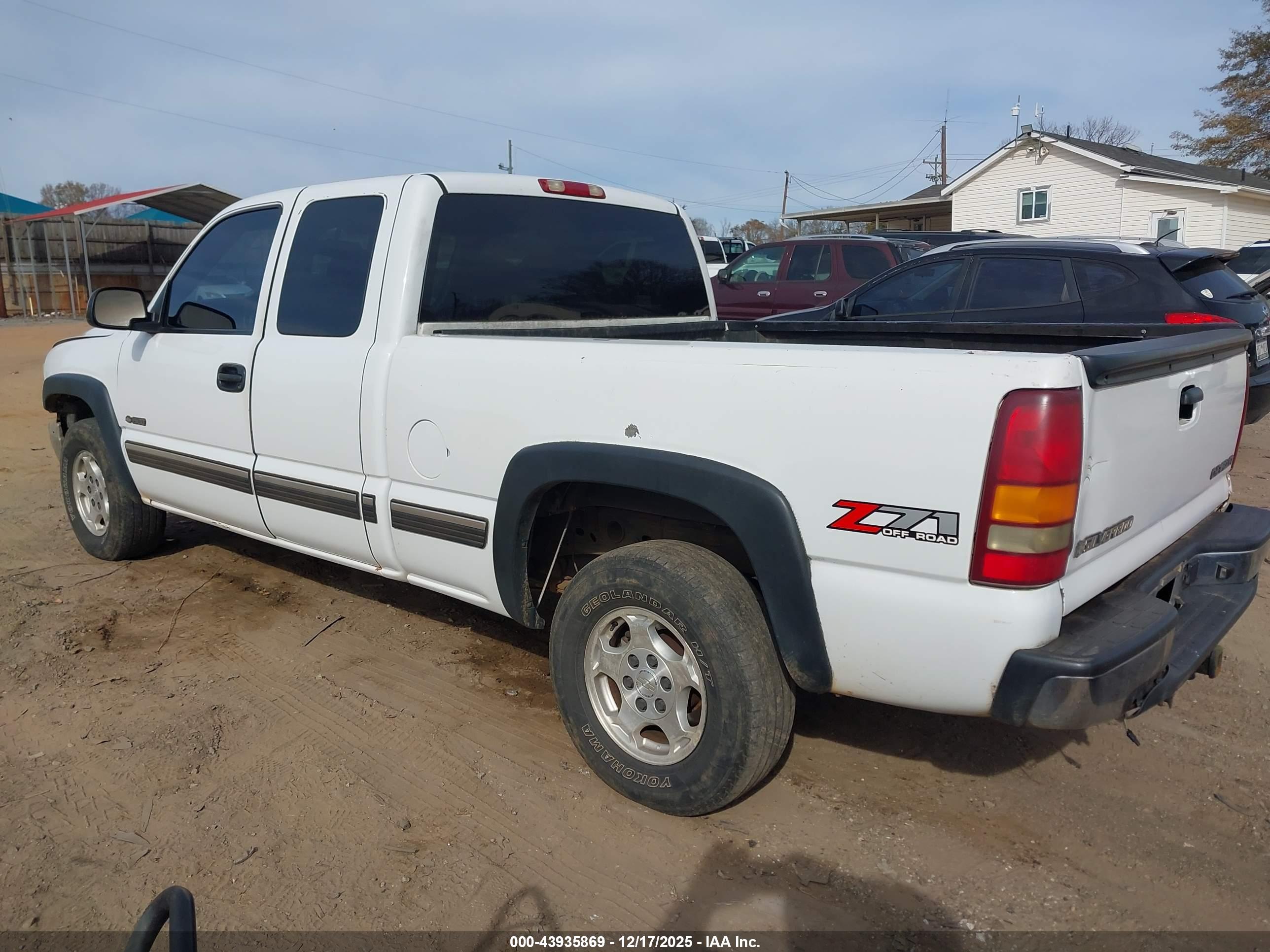 CHEVROLET SILVERADO image 3