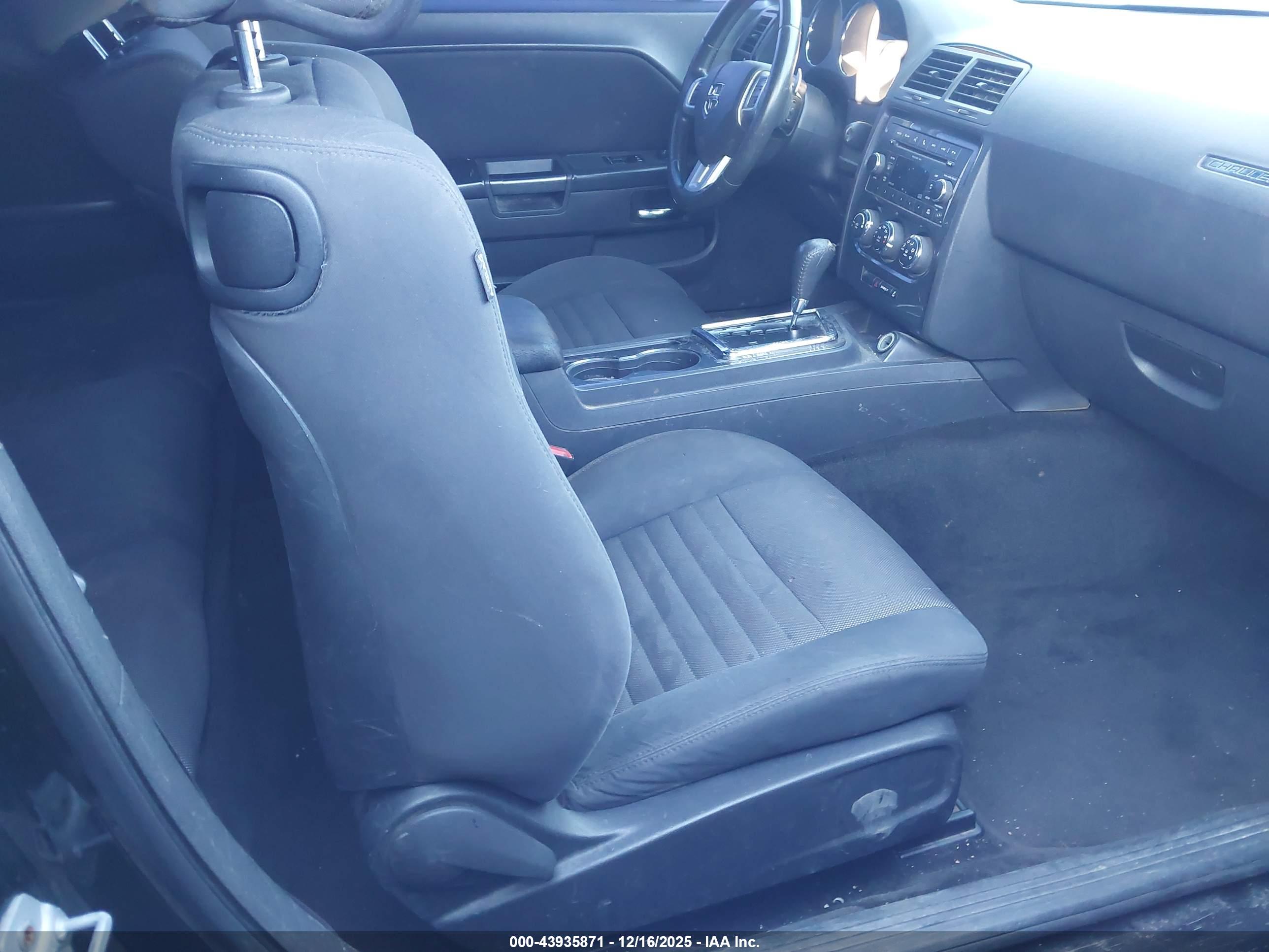 DODGE CHALLENGER image 5