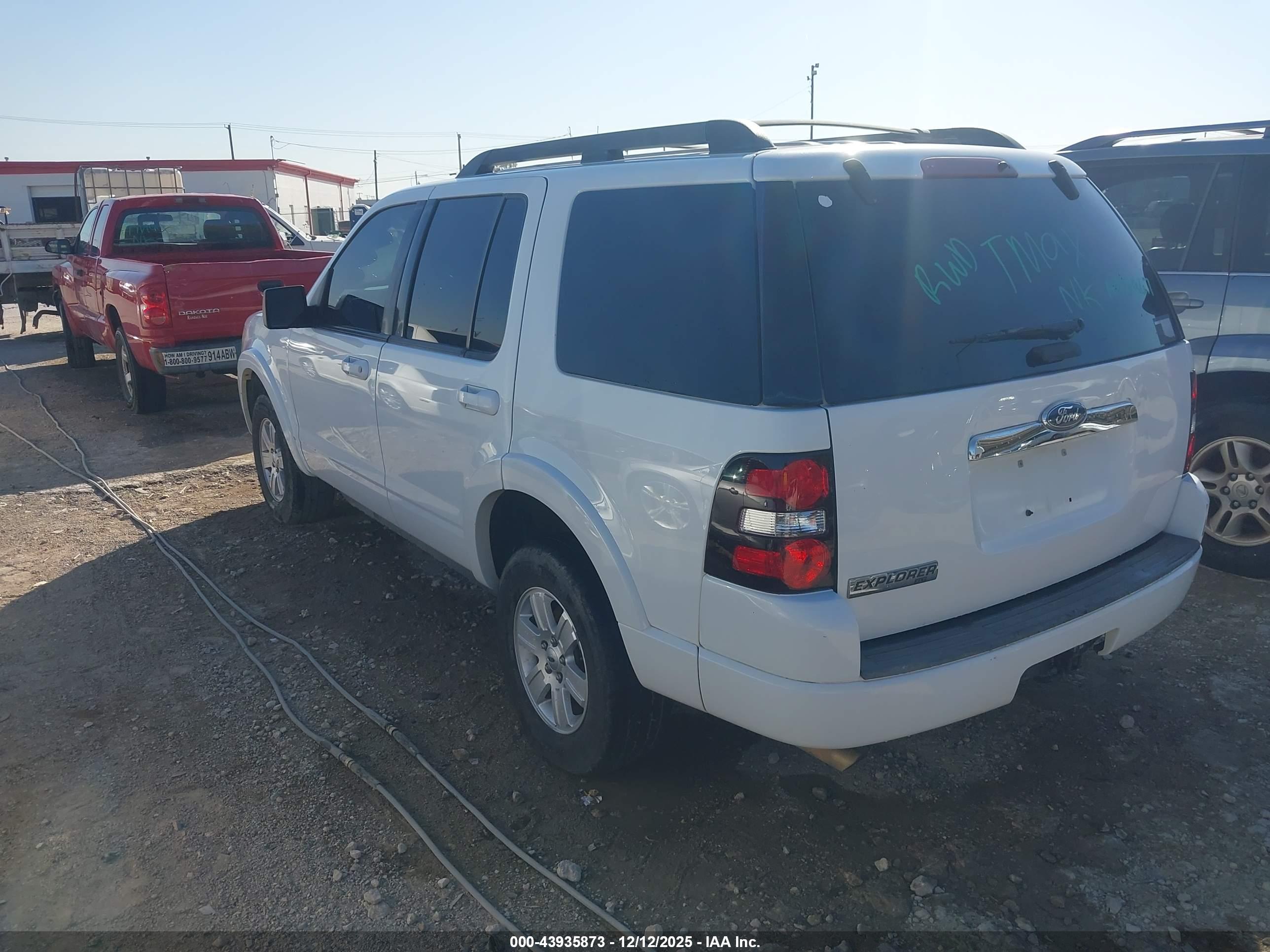 FORD EXPLORER image 3