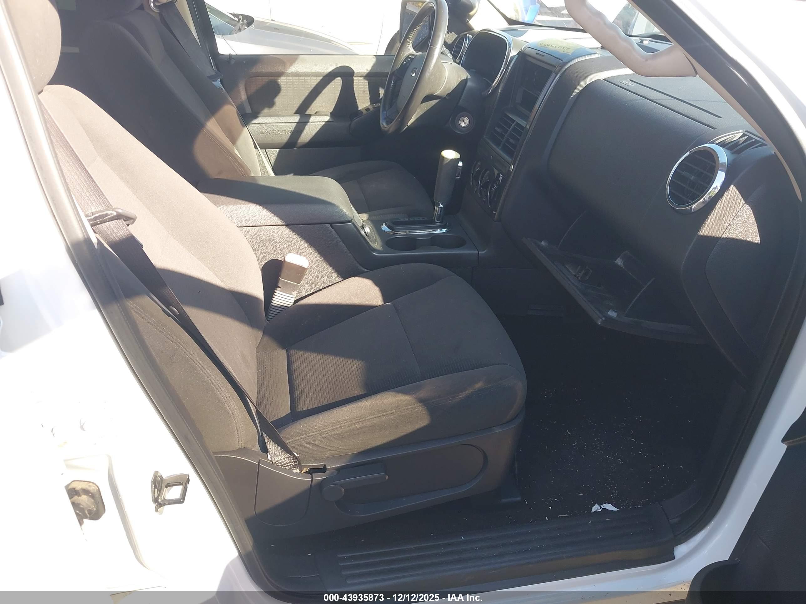 FORD EXPLORER image 5