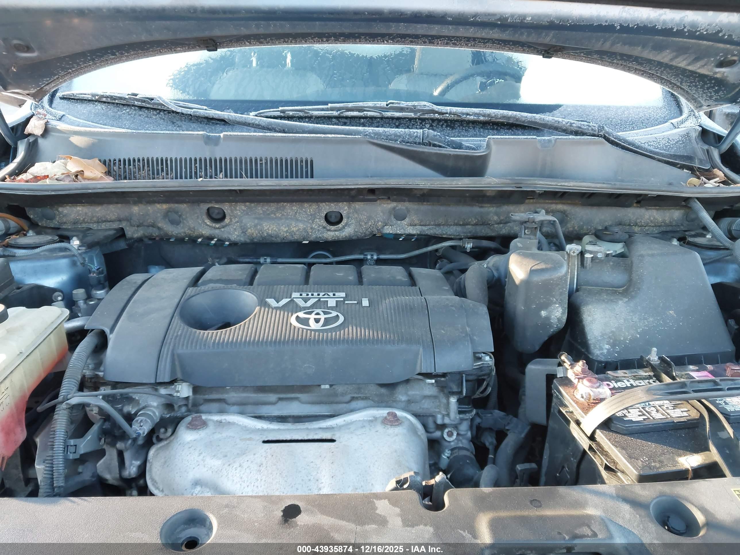 TOYOTA RAV4 image 10