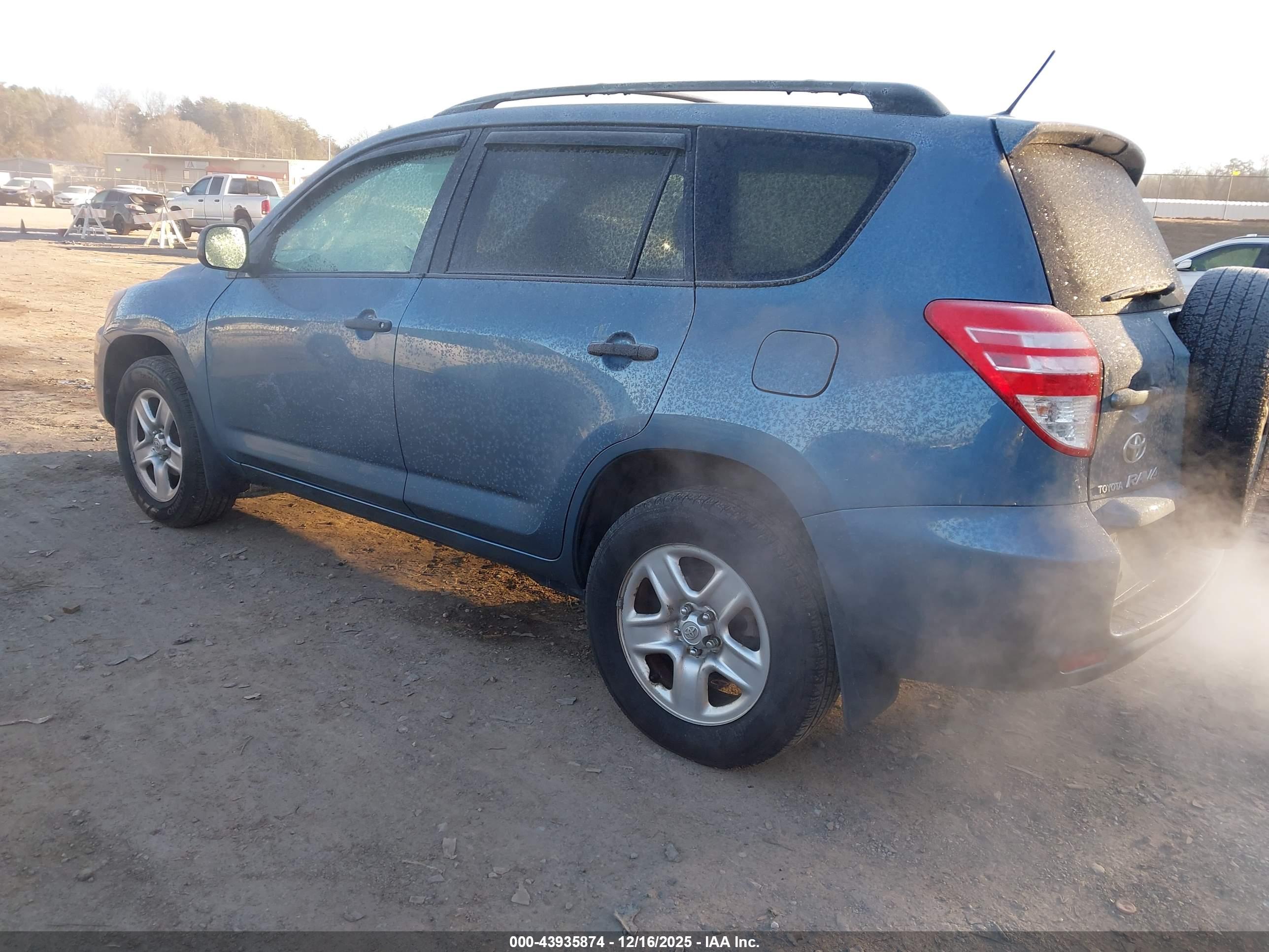 TOYOTA RAV4 image 3