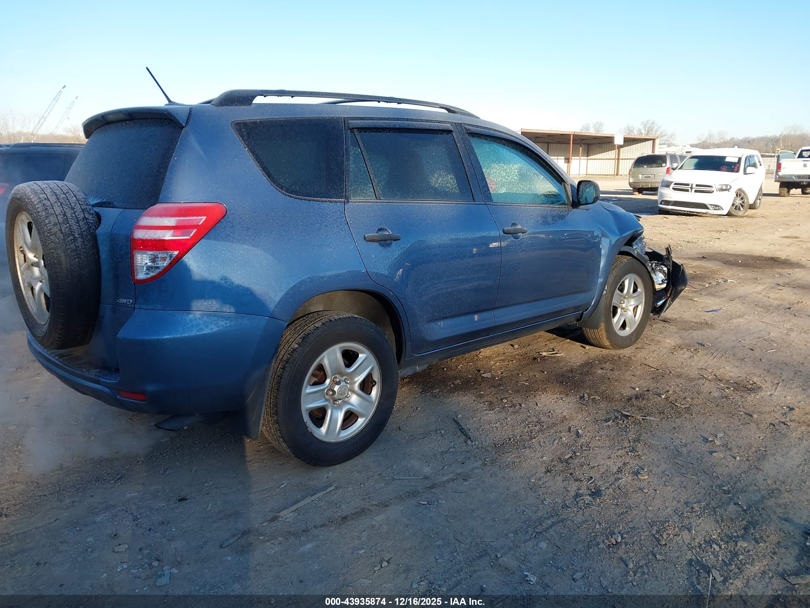 TOYOTA RAV4 image 4