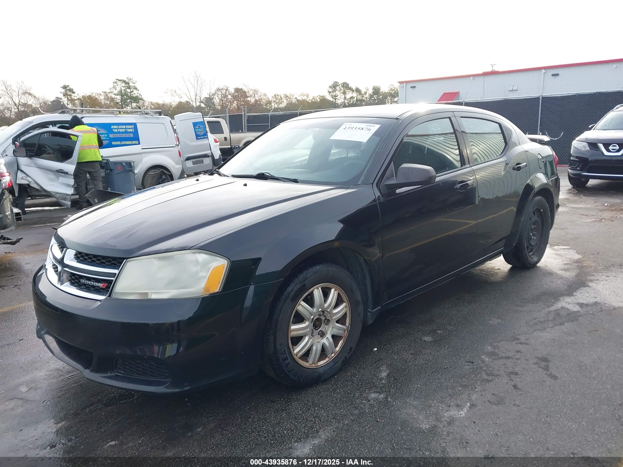 DODGE AVENGER image 2