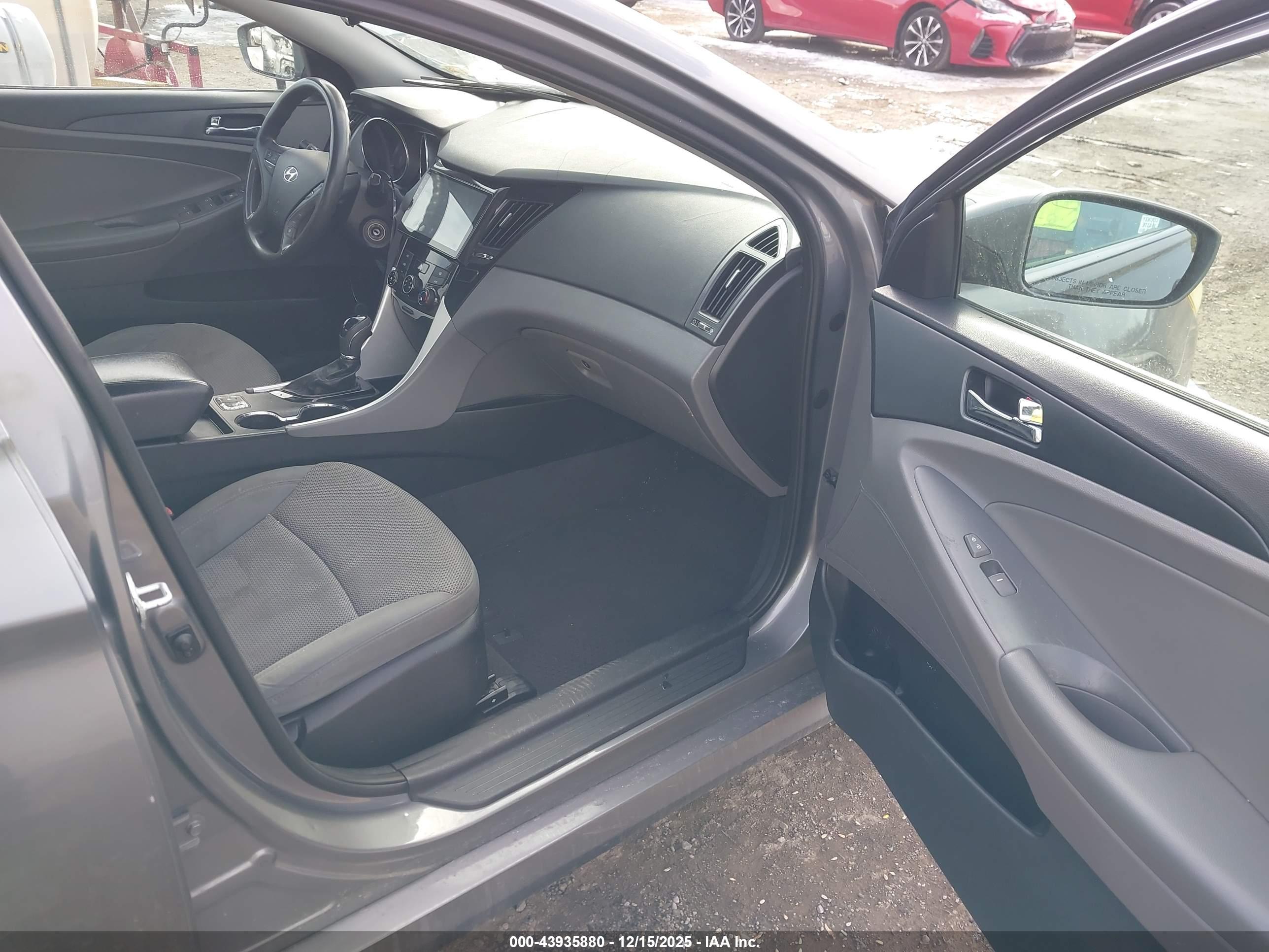 HYUNDAI SONATA image 5