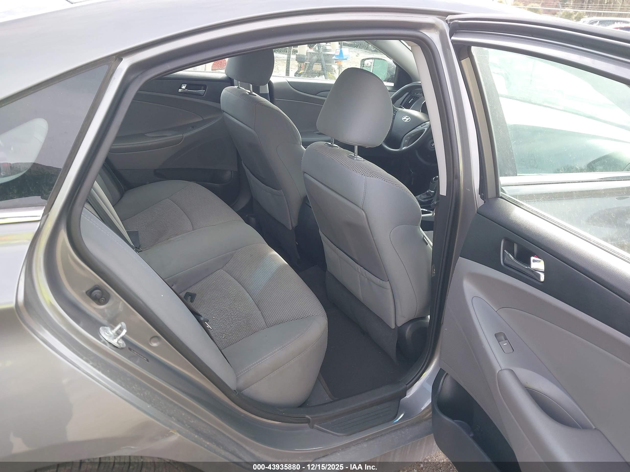 HYUNDAI SONATA image 8