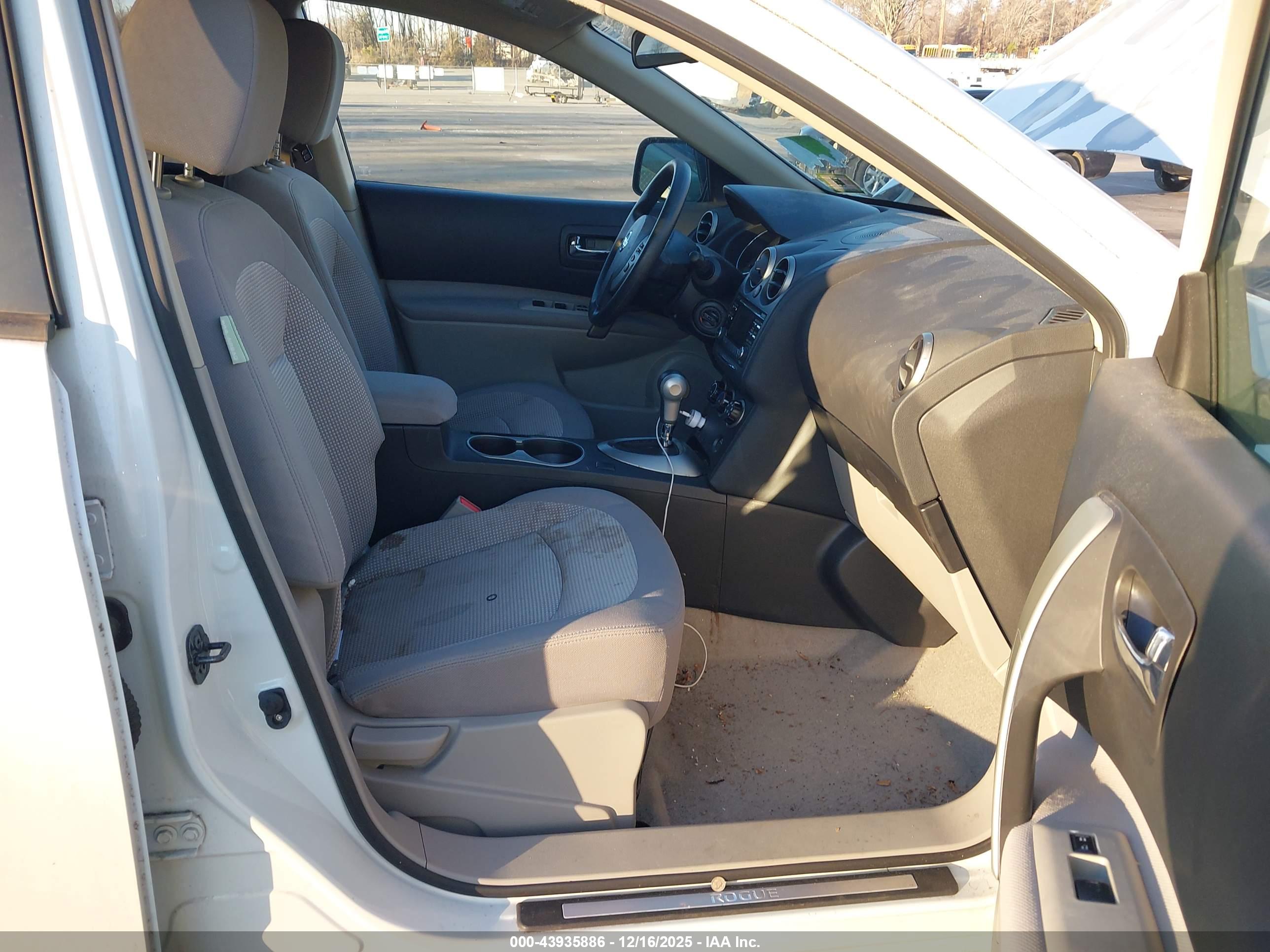 NISSAN ROGUE image 5
