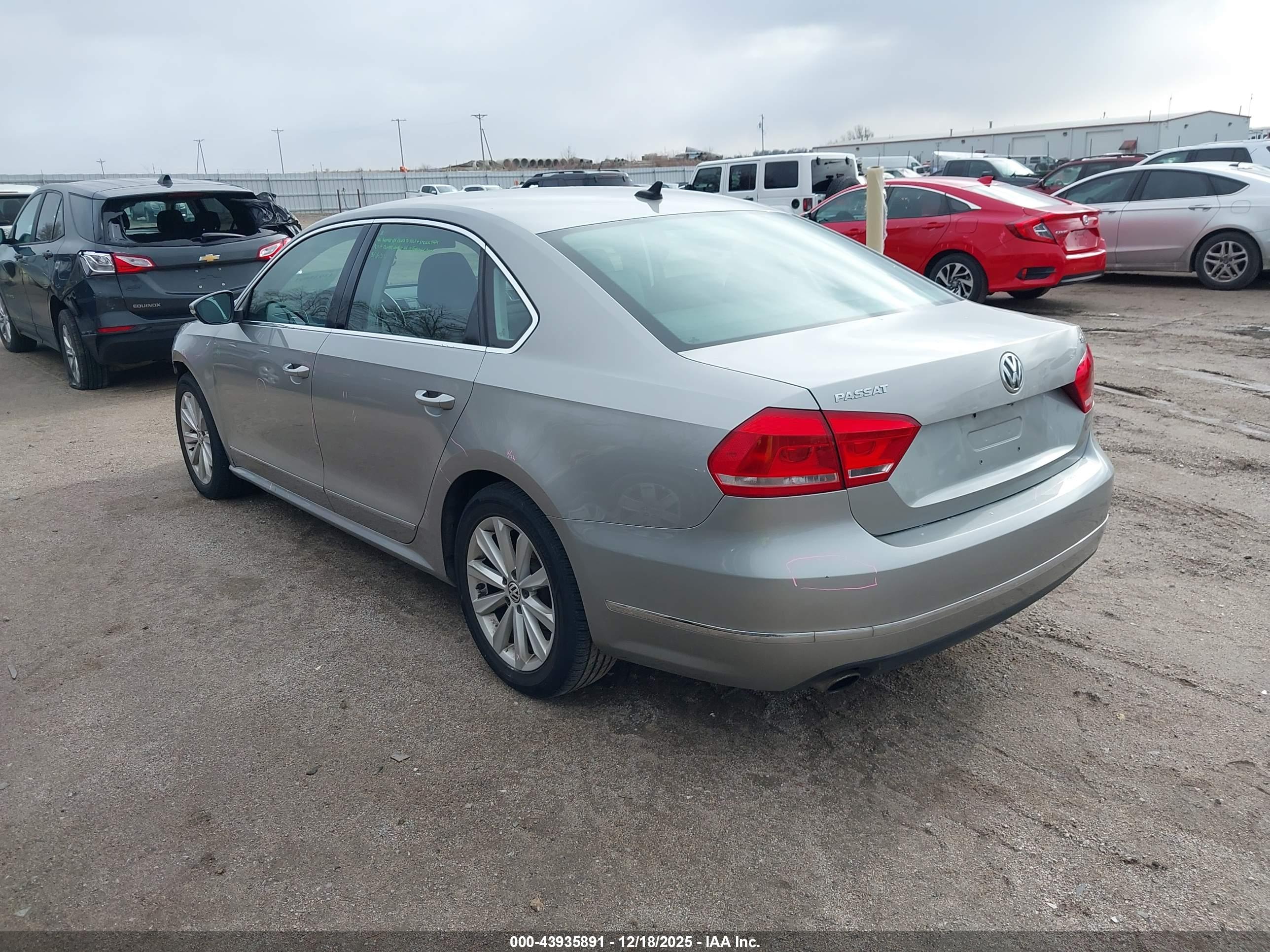 VOLKSWAGEN PASSAT image 3