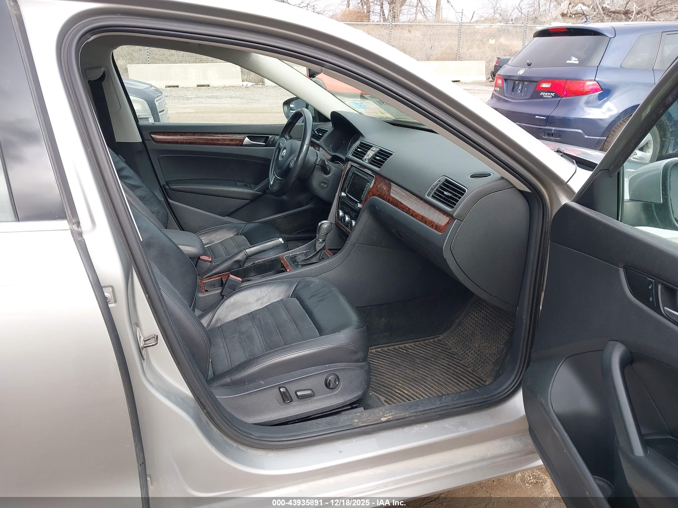 VOLKSWAGEN PASSAT image 5