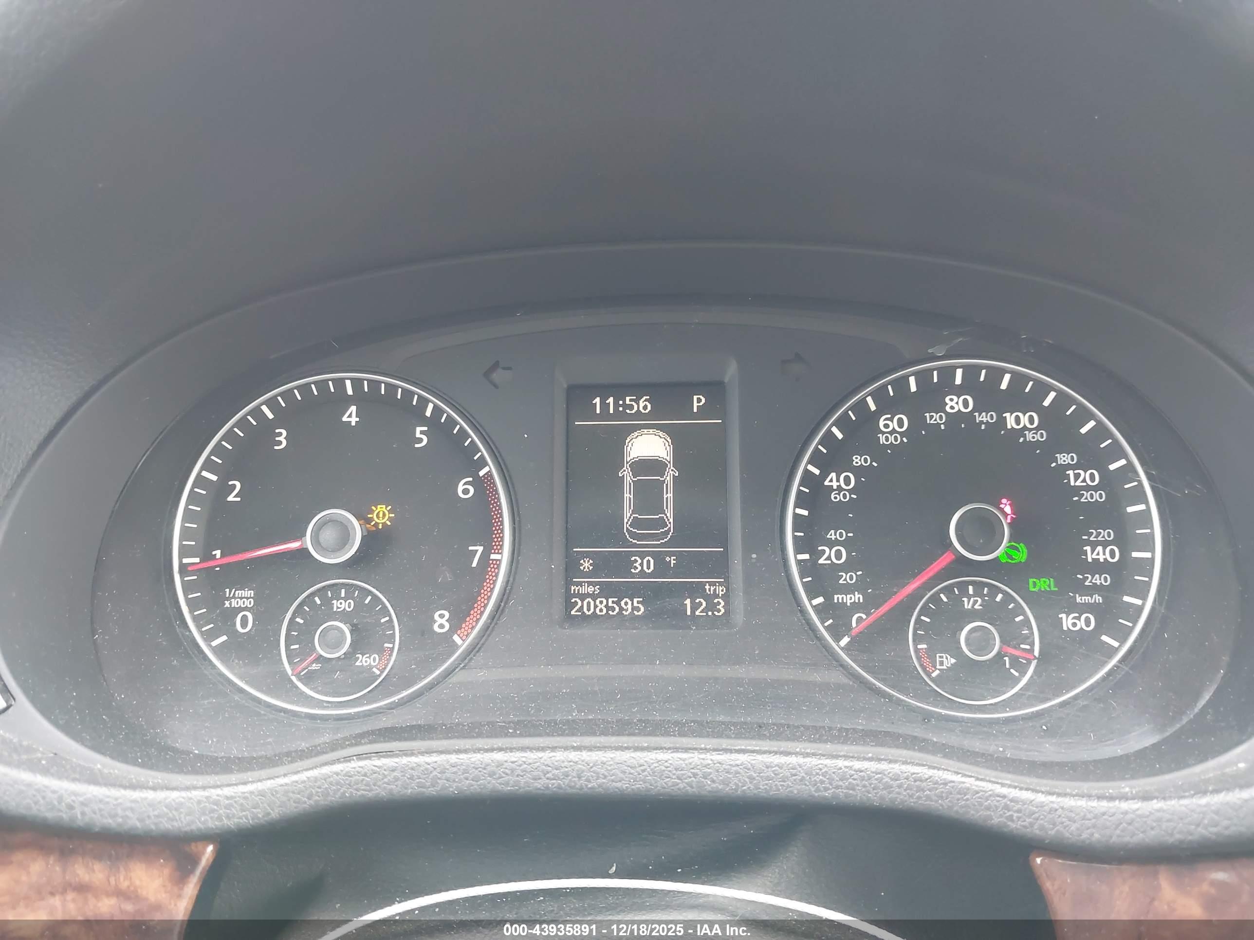 VOLKSWAGEN PASSAT image 7