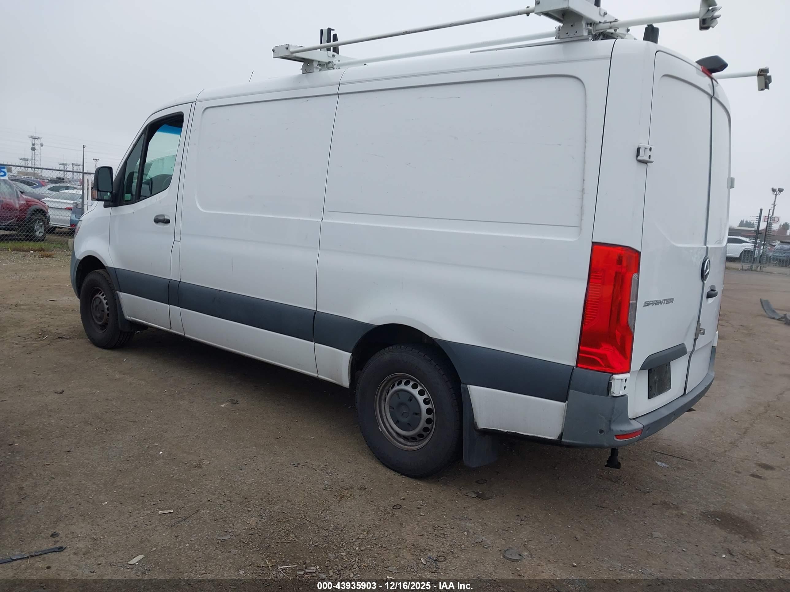 MERCEDES-BENZ SPRINTER image 3