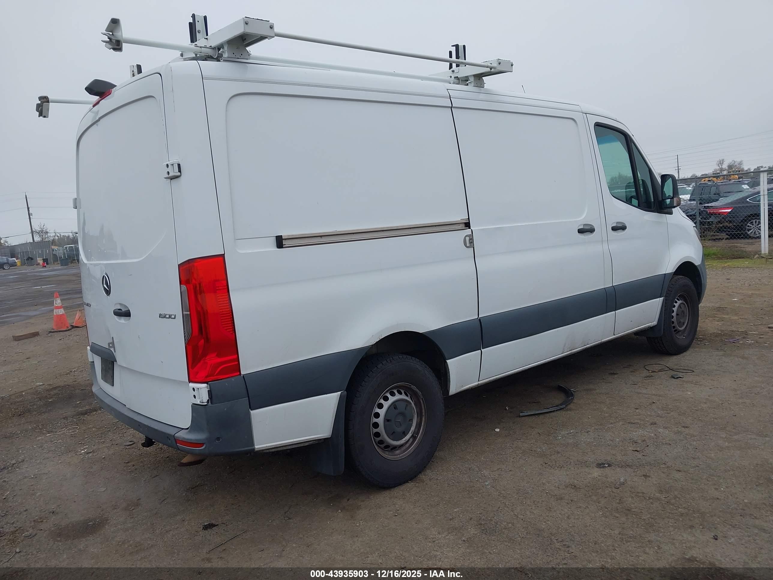 MERCEDES-BENZ SPRINTER image 4