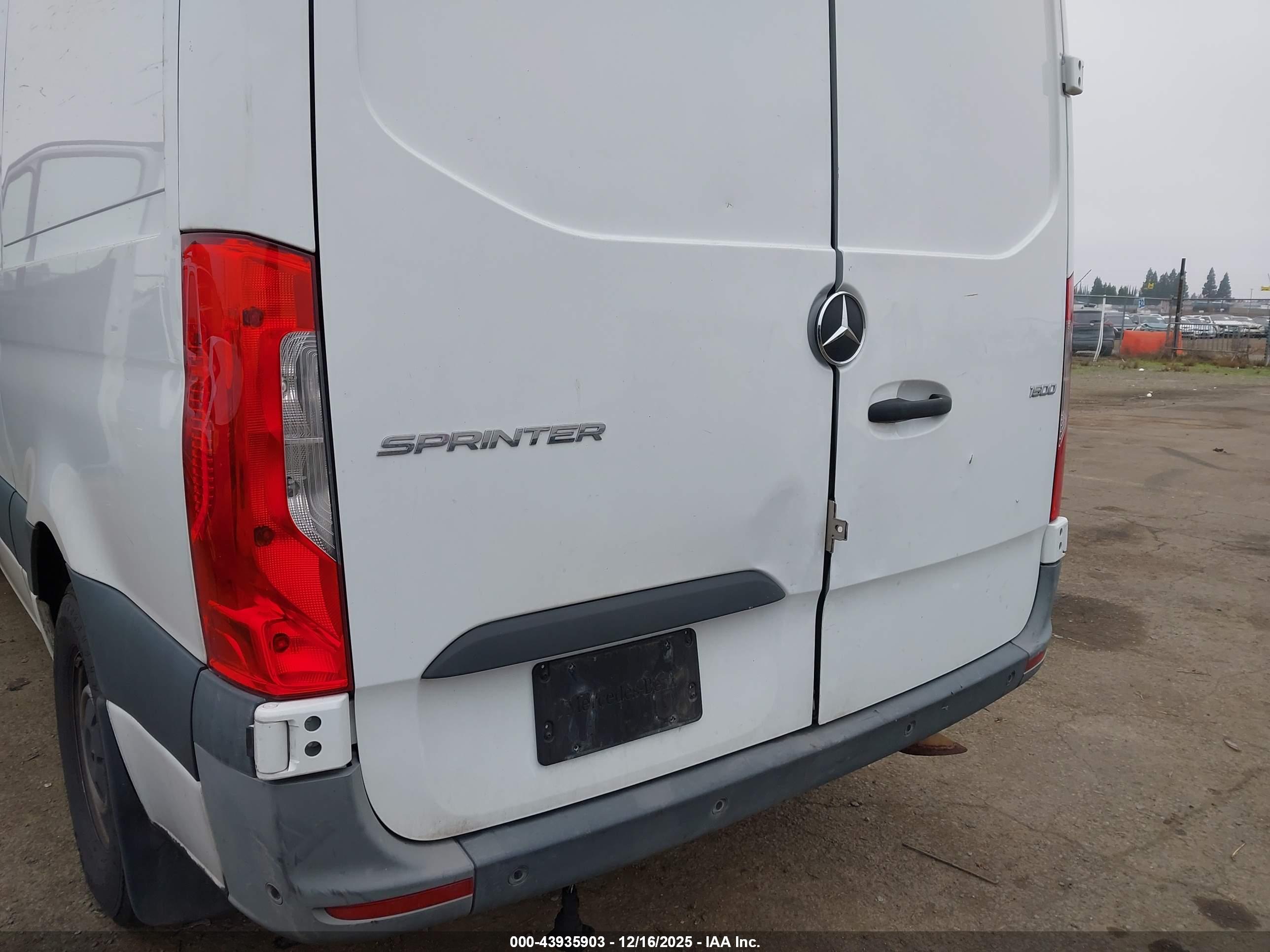 MERCEDES-BENZ SPRINTER image 6