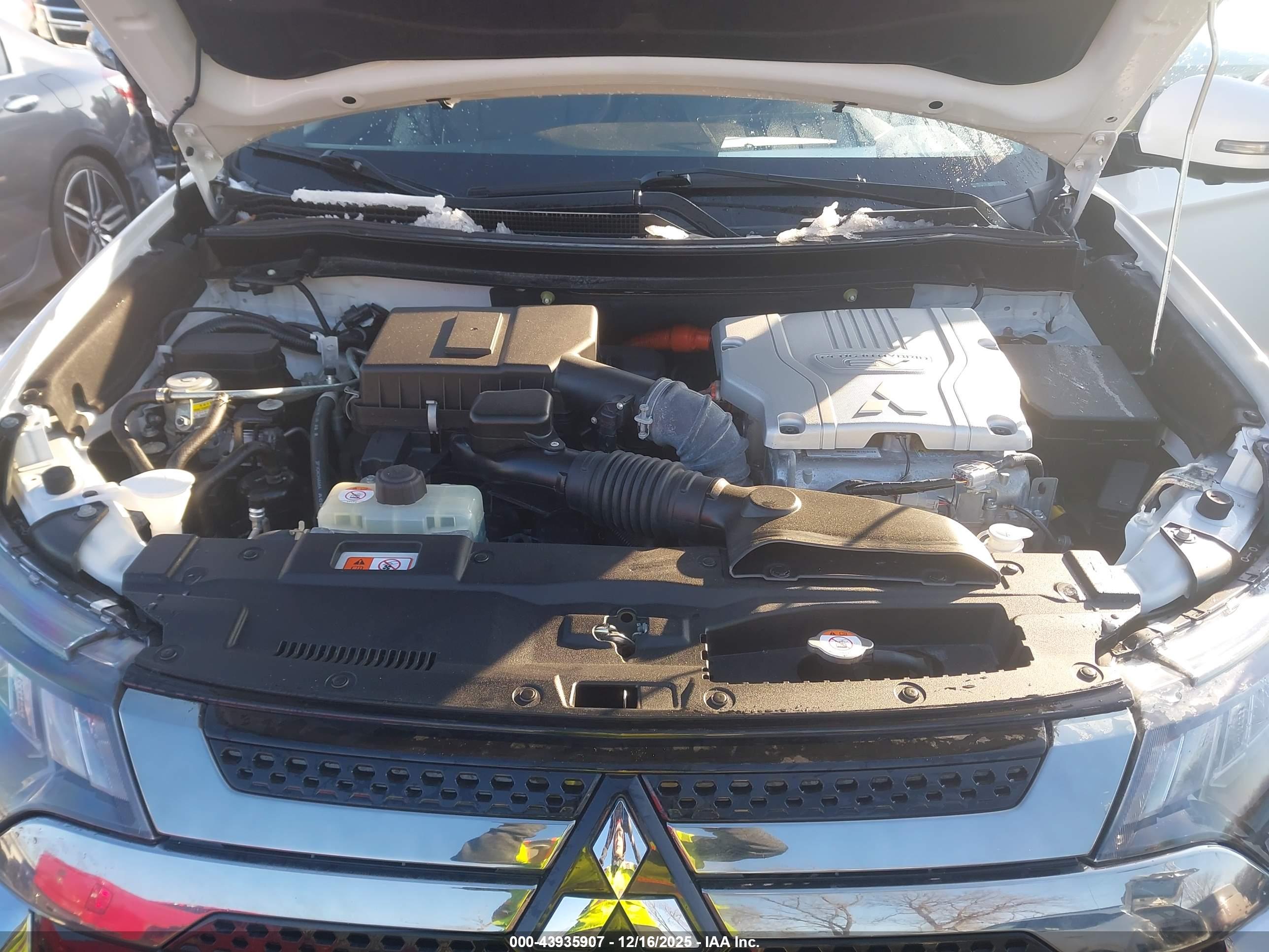 MITSUBISHI OUTLANDER image 10