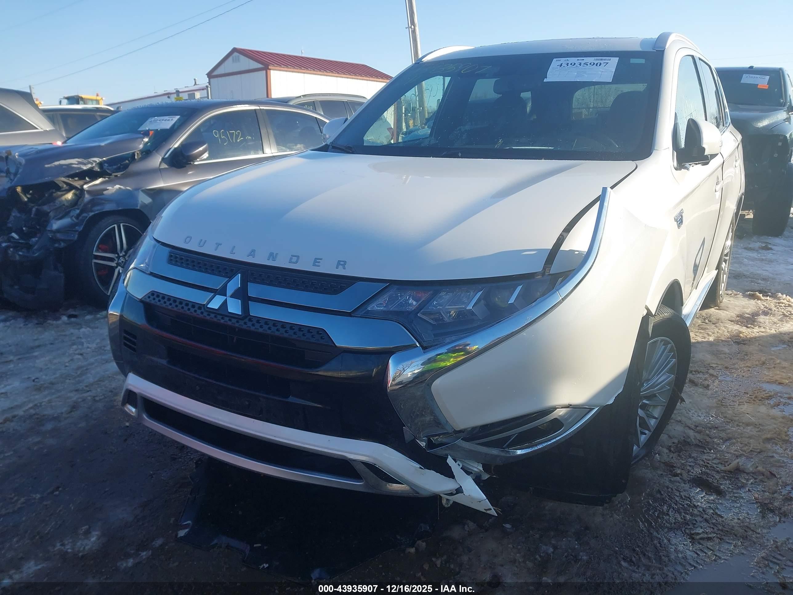 MITSUBISHI OUTLANDER image 6