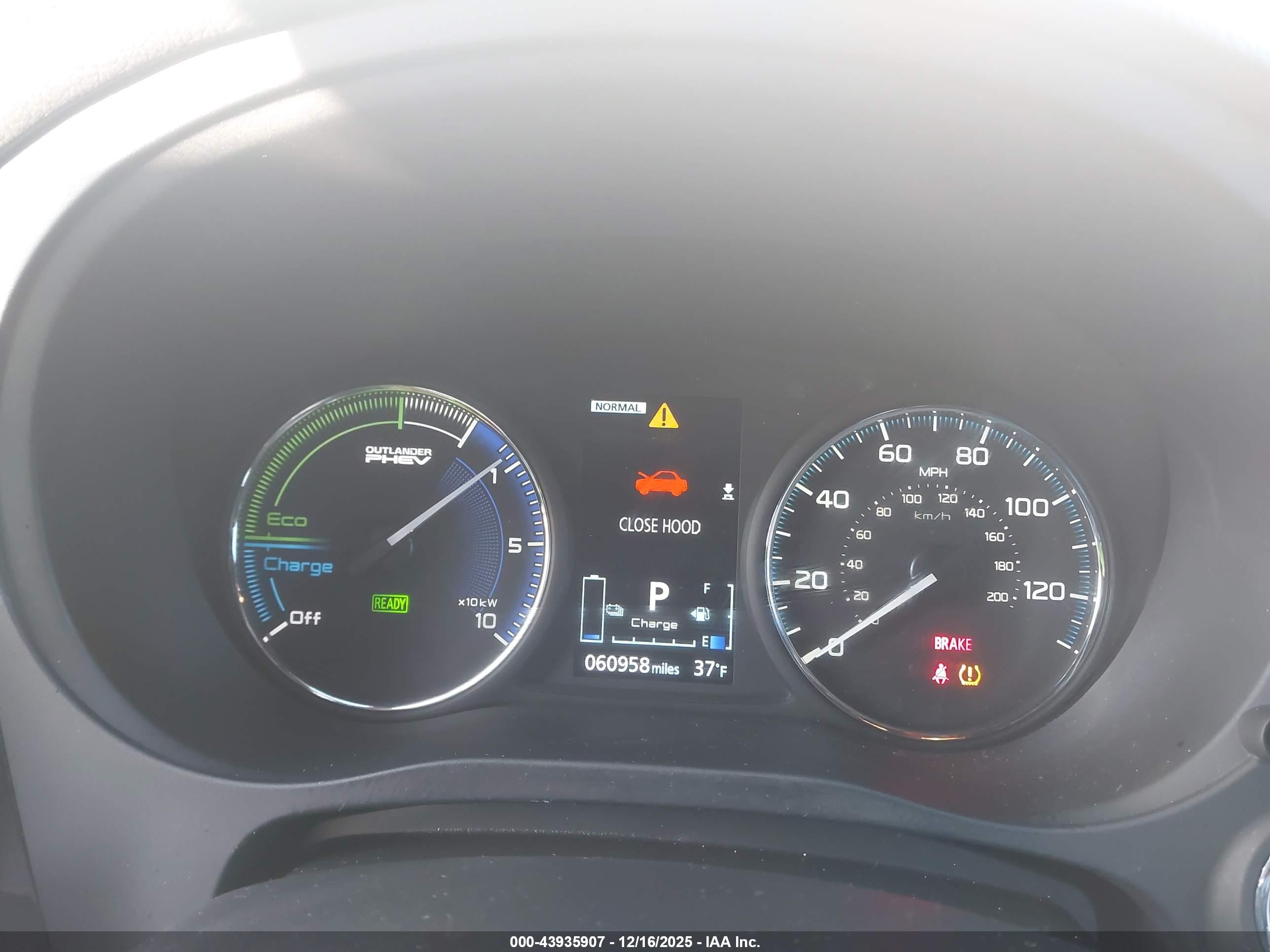 MITSUBISHI OUTLANDER image 7