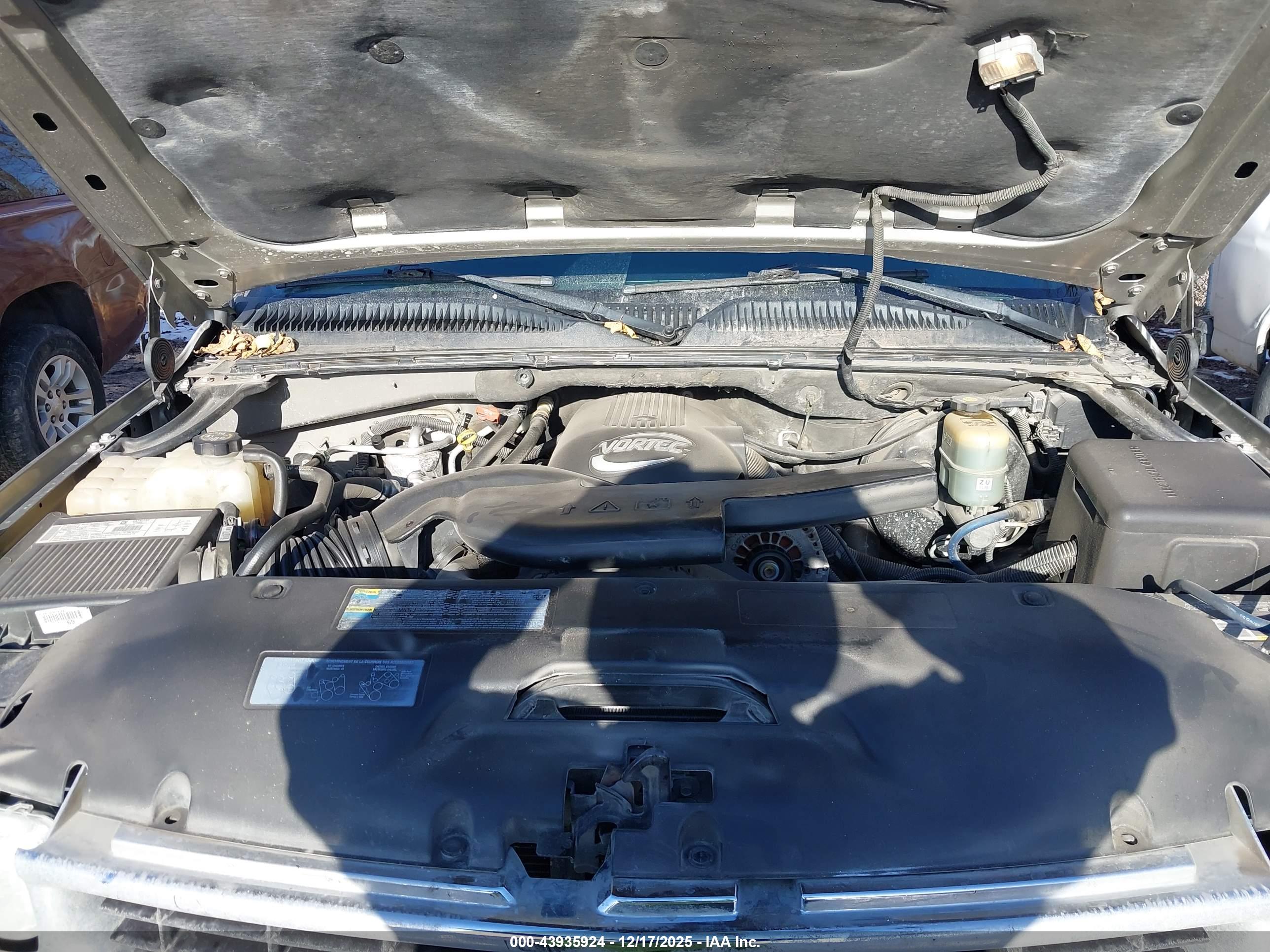 CHEVROLET TAHOE image 10