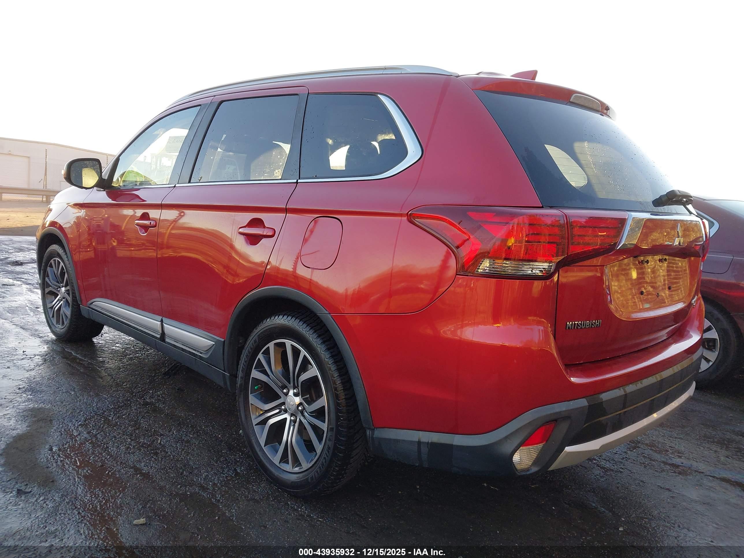 MITSUBISHI OUTLANDER image 3