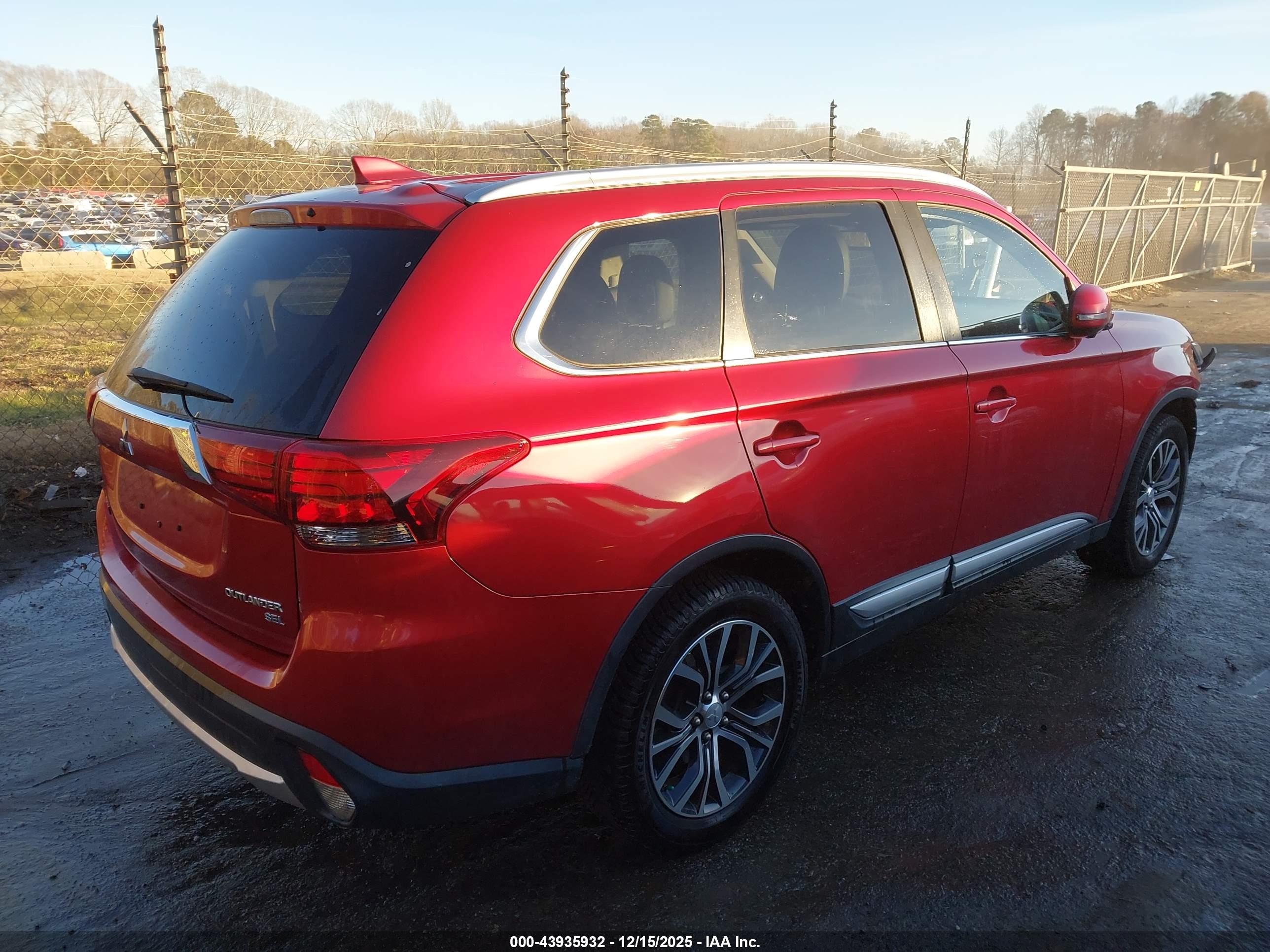 MITSUBISHI OUTLANDER image 4
