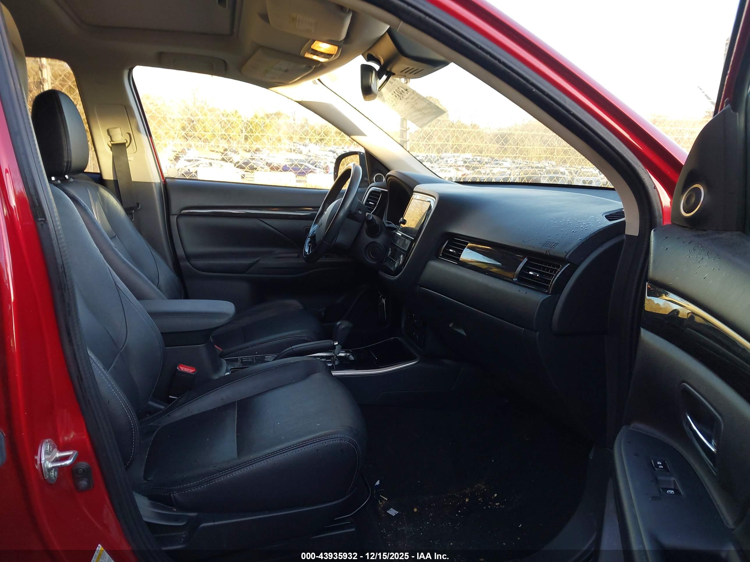 MITSUBISHI OUTLANDER image 5