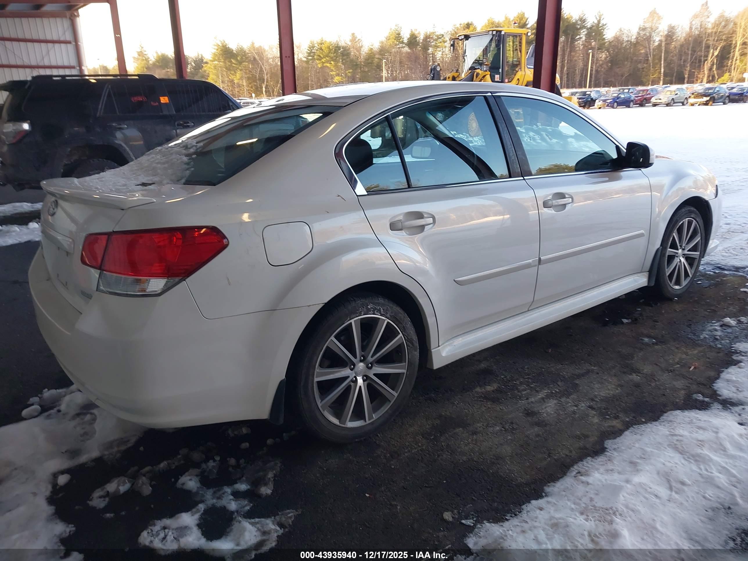 SUBARU LEGACY image 4