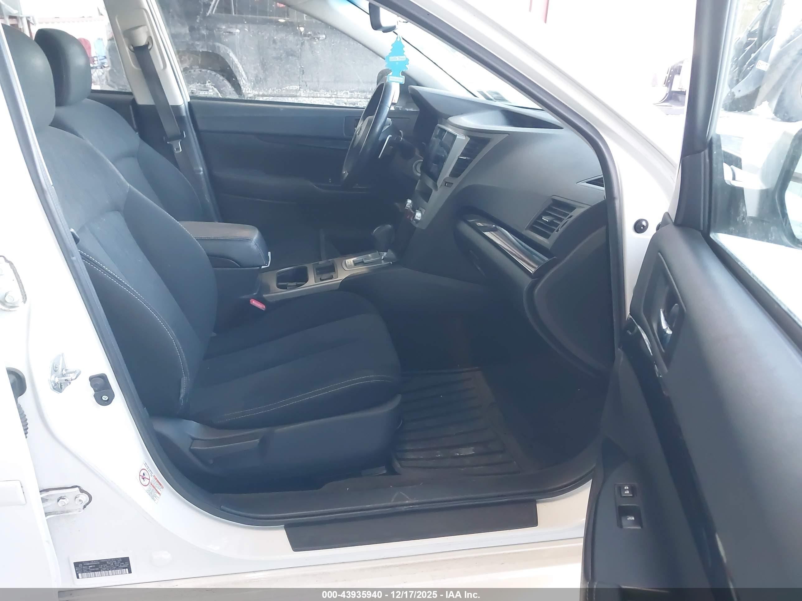 SUBARU LEGACY image 5