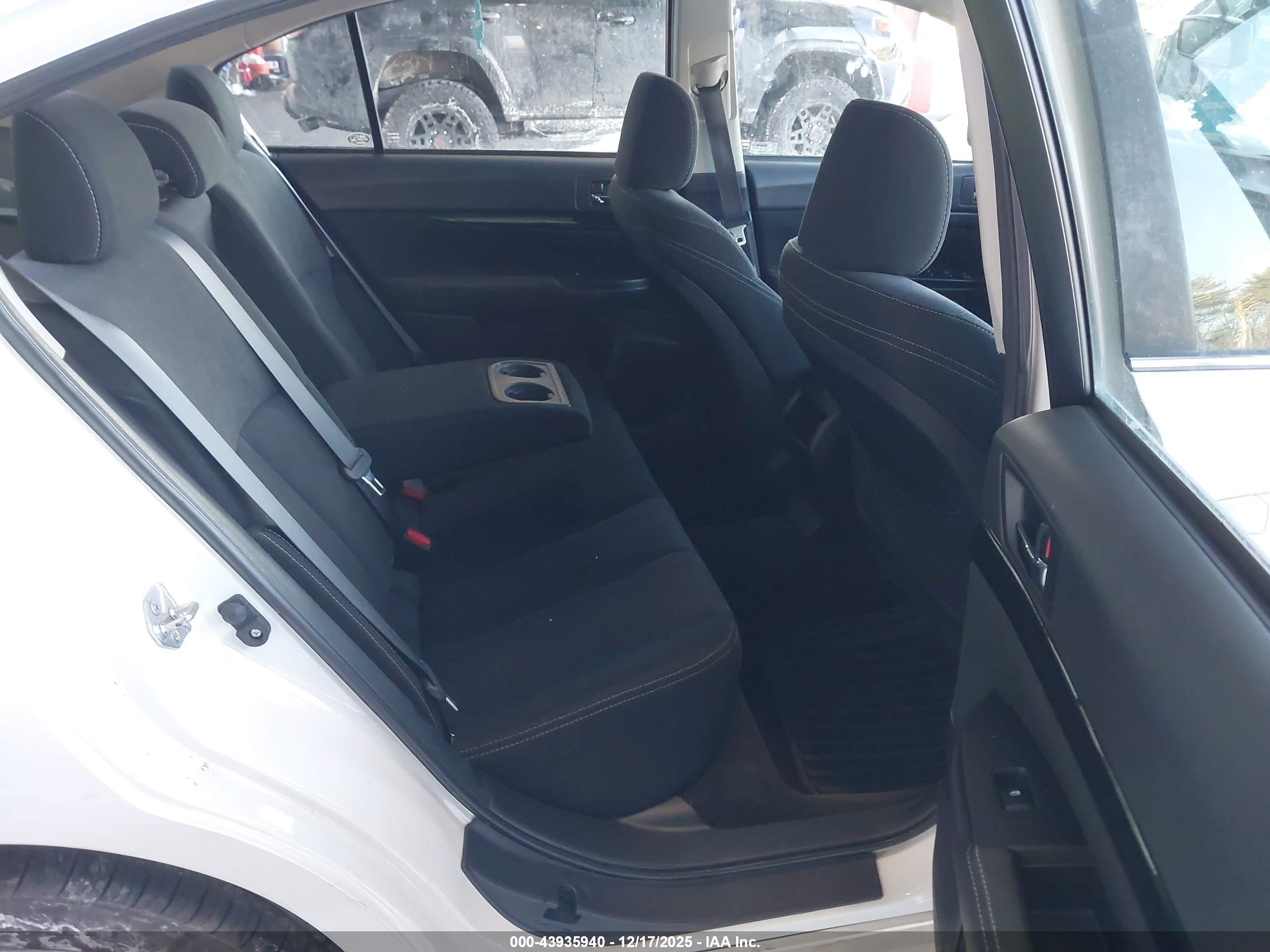 SUBARU LEGACY image 8