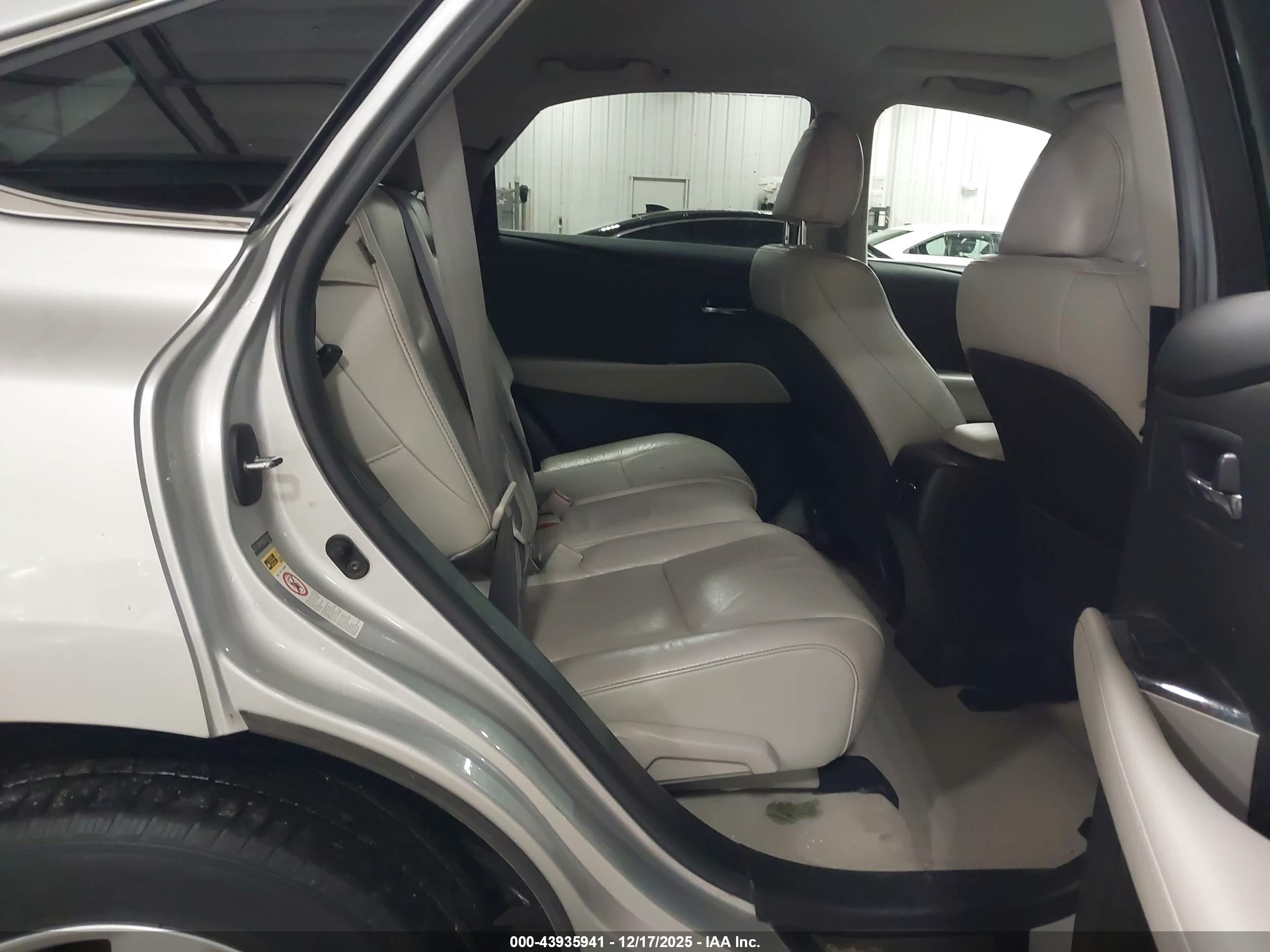 LEXUS RX image 8